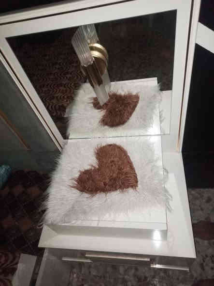 غرفه تركي٦ قطع  نضيفه مثل ما واضح بصور بـ٣٢٥ وبيه مجال . مكانه ابو صخيو عامود٥٢ 
***********
