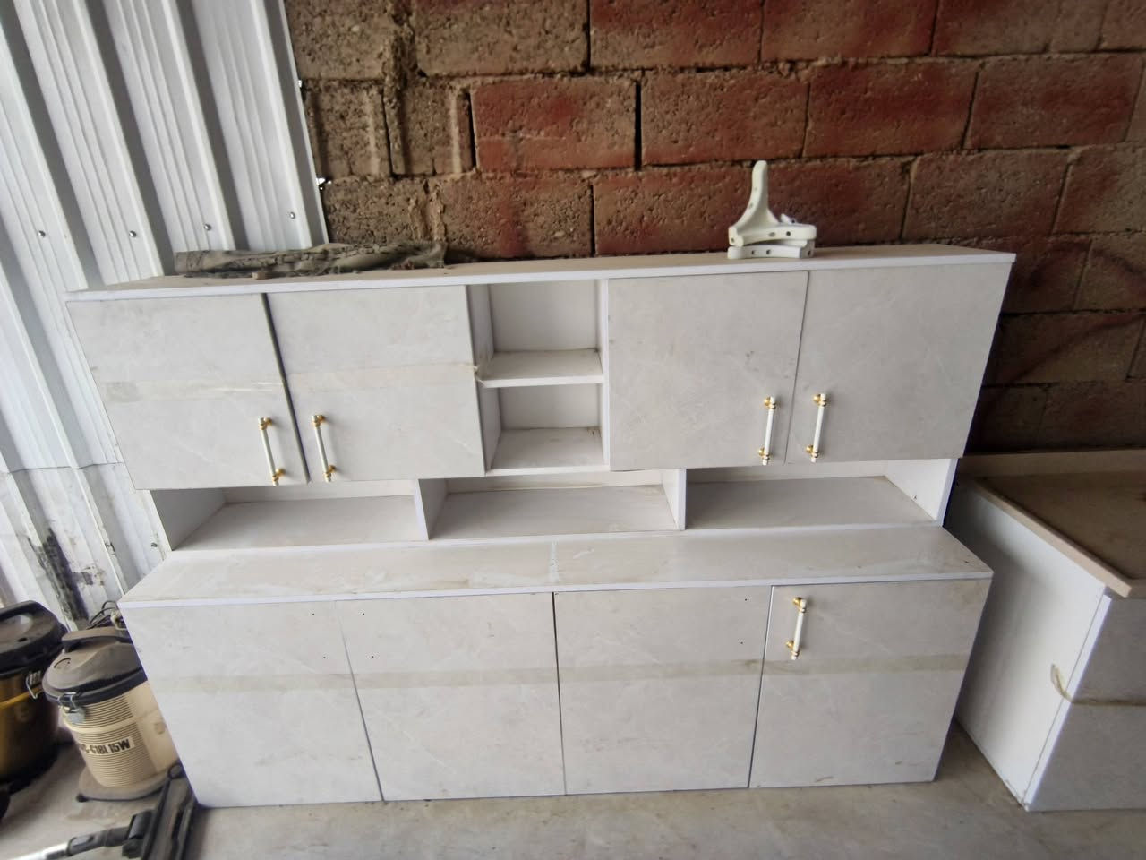 السلام عليكم كاونتر خشب جديد قياسها ٥٠_٢ الاستفسار اتصل 🗣📲📞***********
