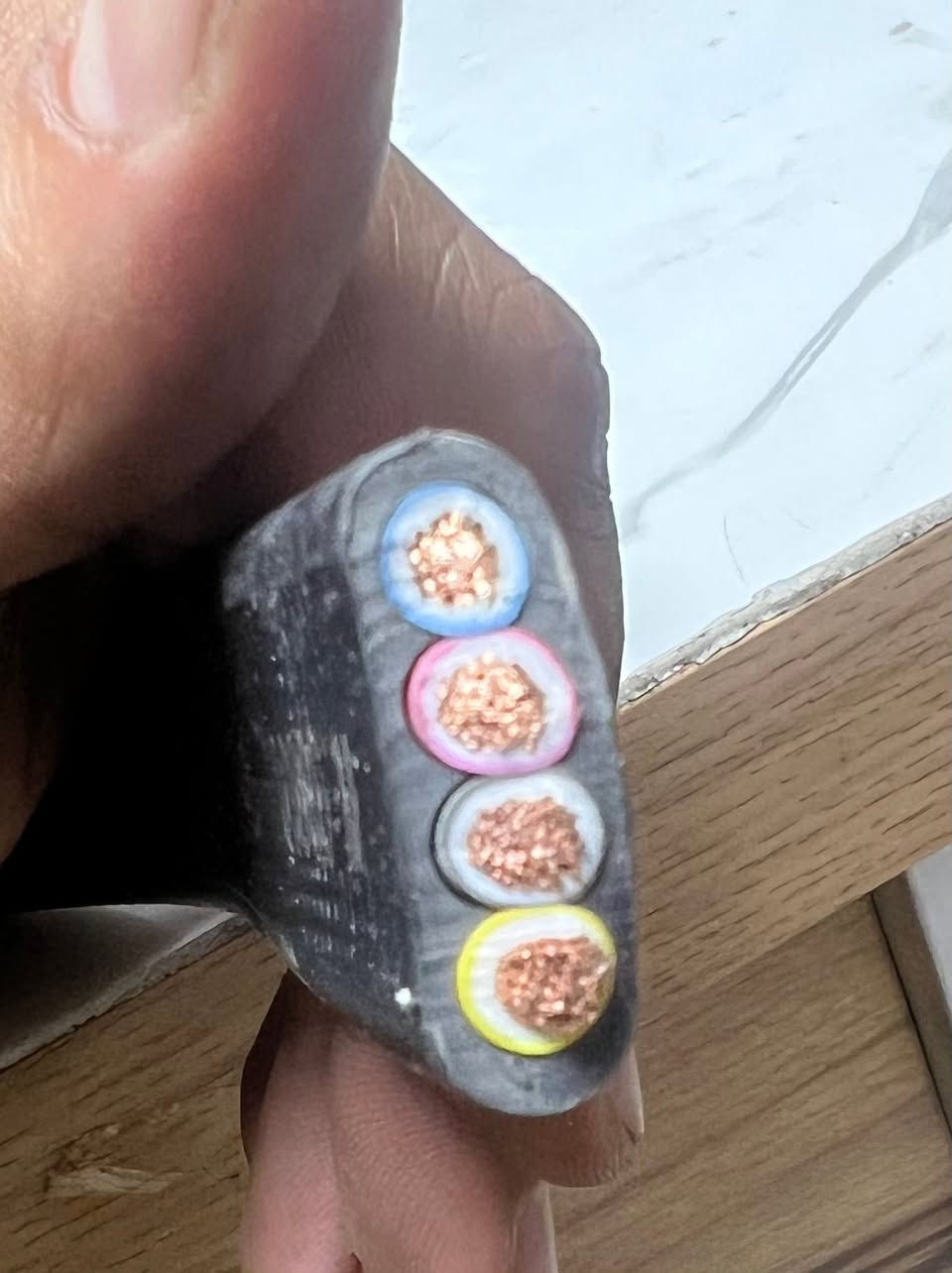 4x2,5 mm 
4x4 mm
4x6 mm
4x10 mm
4x16 mm
كيبل شريطي مرن باور اربع خطوط 
للمصاعد كرينات غطاسات اصلي ستندر 

العنوان : بغداد - الشورجة - عكد النصارى - خلف جامع ابو تمن

رقم : *********** واتساب
