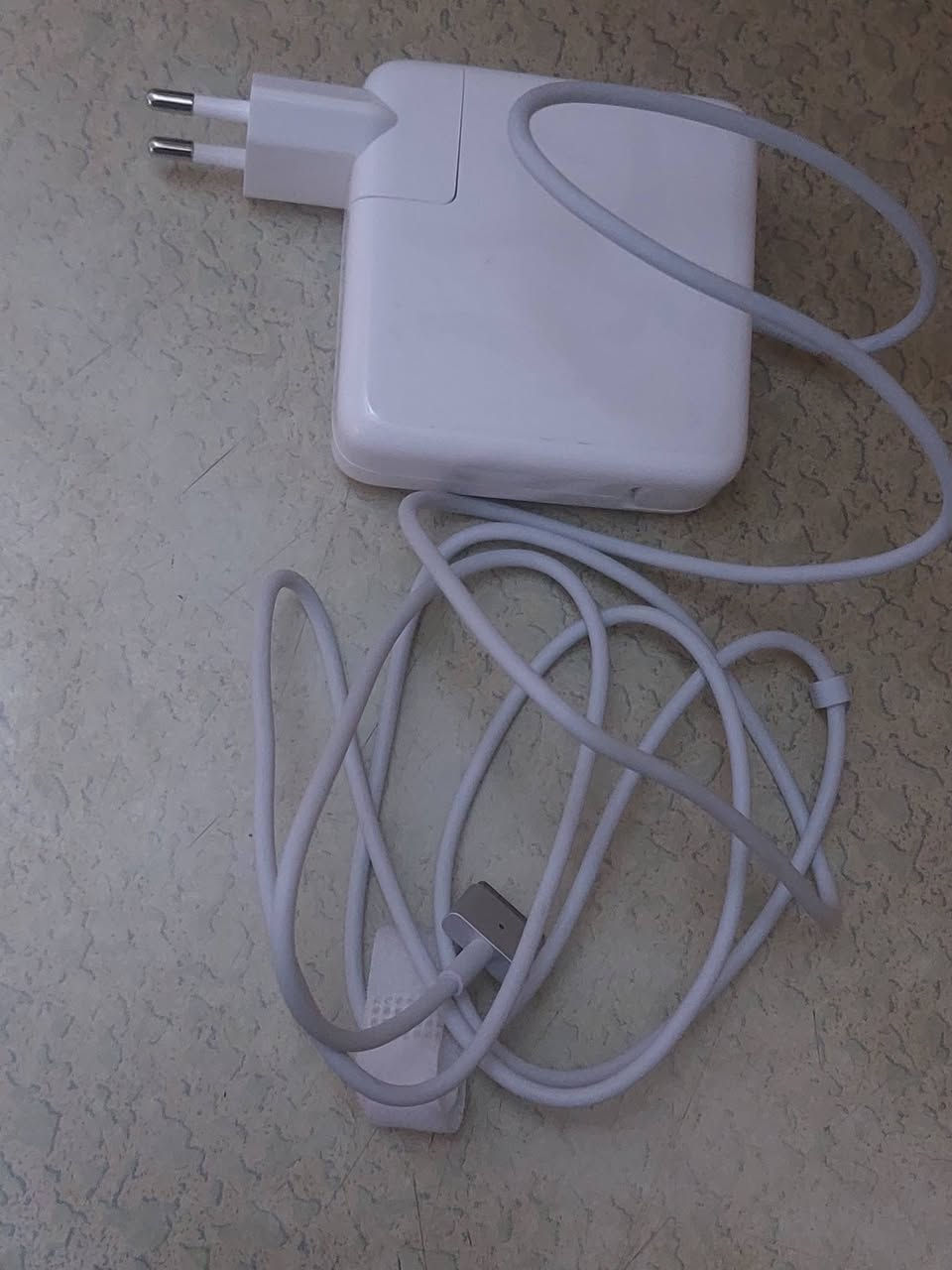 السلام عليكم طلعتي هاي شاحنه بس مادري مال شنو لي تفيده يخلينه سعر


**إذا كنت صاحب هذا الإعلان وتريد حذفه لأي سبب، رجاءا أرسل رسالة إلى الدعم الفني**