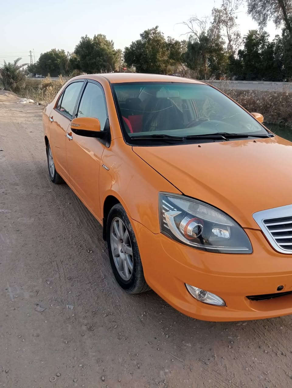 السلام عليكم جيلي موبل م ١٣ مكفوله كفاله عامه من كلشي كير ومكينه وحداديه وتخم تاير مصبوغه حزام لان جراد بيه مكفوله من الضربه والخياس كلشي شغال تبريد عوزه فقط راديتر رقم بابل ومالكه ديوانية مصفره هيئه وغرامات خطه ديوانيه عفك السياره جديده احله من الصوره بيه شبر طعجه فقط ومصلحه بالباب  السعر ٤٨ وبيه مجال الاتصال على الرقم *********** وربي يرزق الجميع
