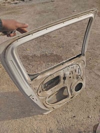 باب عكس السايق للبيع  بي بس هاي الطخه باب بلادي مال الشركه لا بيه صبغ ...