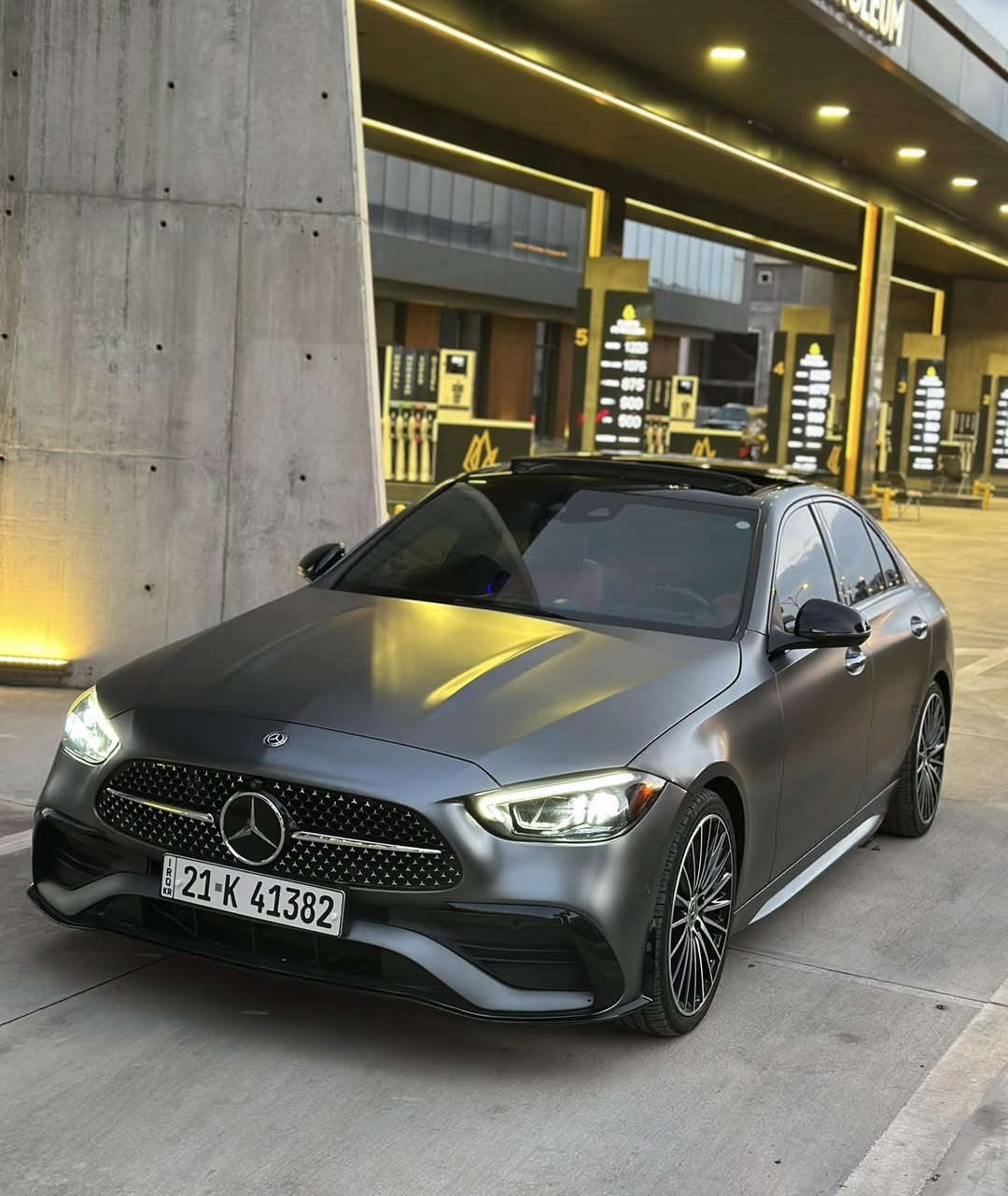 سلام عليكم مارسيدس C 300 2022. AMG ندكر نكول تقريبا اكو ٣ سيارات بلعراق بهيج لون  بلادي طافي لون مميز وبيها كتاب تضليل صادر من مديرية المرور سليمانيه فول مواصفات اعلى فئه حادث خفيف نص بونيد وبيها مكان تعديل صغيرPDR بدون مسجات يعني بدون خلل بلشاشه مسويلها سيرفس عام من دهن فلاتر من كولشي ماشيه ٥٠ الف 
بصمه بانوراما ٥ كامرات داخل احمر بلادي كشنات كهرباء كشنان خزن GPS دواخل كاربون بلادي داخل لدات 64 لون كامل رادارات 360 درجه حساسات لايتات زينون ليزري. كشنات تدفئه نظام خرائط شغال دوسات ومري علامة مارسدس ترحيب تحديد مسار قوي كشنات مساج صندوق كهربائي وبعد بيها هواي مواصفات سياره دنيار مصرف مابيها السعر 338. وبي مجال قليل مكان السياره السليمانيه ارقام سنويه جديده ب أسمي ***********   منزلكم صور حادث
