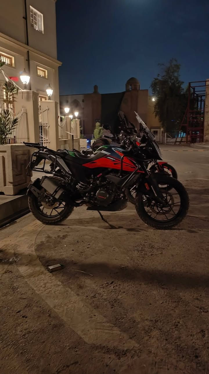الله يساعدهم
قبل التفاصيل كولوا ما شاء الله
دراجة كي تي ام 390 أدفنجر غنية عن التعريف دراجة بيه نظام ABS وتراكشن كونترول ومودات قيادة
وتحكم بالدبلات امامي خلفي
دراجة رقم مميز وسنوية بأسمي تحويل ثاني يوم
الاظافات الي بيه
شاشه gps 5 انج ويه قواعد gps
جامة اماميه طويلة
مرايات ادفنجر
واقيات ايد اصلية من شركة barkbusters
لاصق للشاشة الأساسية من التراب والخدوش
مشبج  حمايه للايت الامامي اصلي المنيوم
درع من شركة gp motor 
قواعد جنط الاصليه من الفولاذ الغير قابل للصداء 
مشيول منهه البطيخة للصوت
يدات بريك وكلج مبدلات بيدات المنيوم لون برتقالي مطعم اسود
واقية طين اصلية للتاير الخلفي
جنطة خلفيه بحجم 55L
جنط جانبيه بسعة 50L
الدراجة جاهزة للسفر والترحال بس شغل واطلع
السعر 10 مليون


**إذا كنت صاحب هذا الإعلان وتريد حذفه لأي سبب، رجاءا أرسل رسالة إلى الدعم الفني**