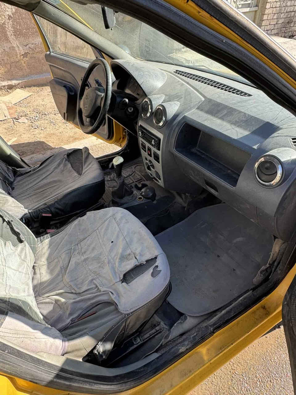 سلام عليكم رينو موديل 9 رقم انكليزي  بسمي سعر 25 ورقه رقم الهاتف ***********
