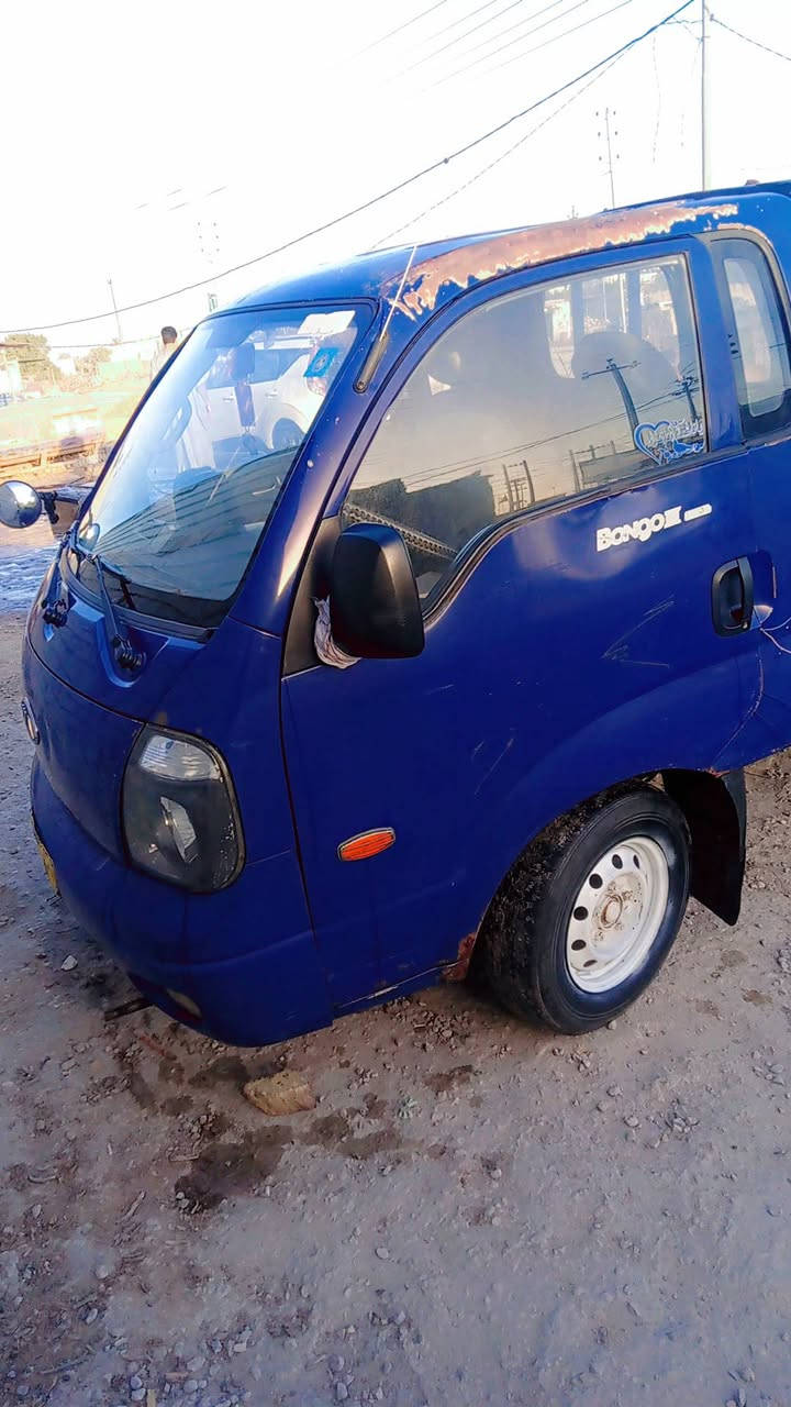 سلام عليكم كيا 2008 رقم بغداد صدامي مهزوزه السياره ومعاملتها كامله  نضيفه السياره للاستفسار ***********
