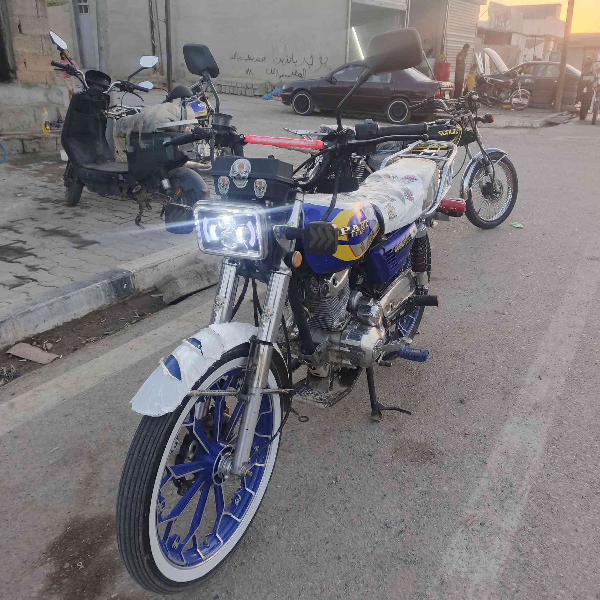 سلام عليكم دراجه خمسه كير موديل 2020 دراجه نضيفه وكاعده مثل ماتشوف وبل حقيقه انضف من الصوره كهربايته كلها شغال بيه بصمه يشتغل ع بصمه سويجاته ع بيلادي السعر 500 وبيه مجال***********
