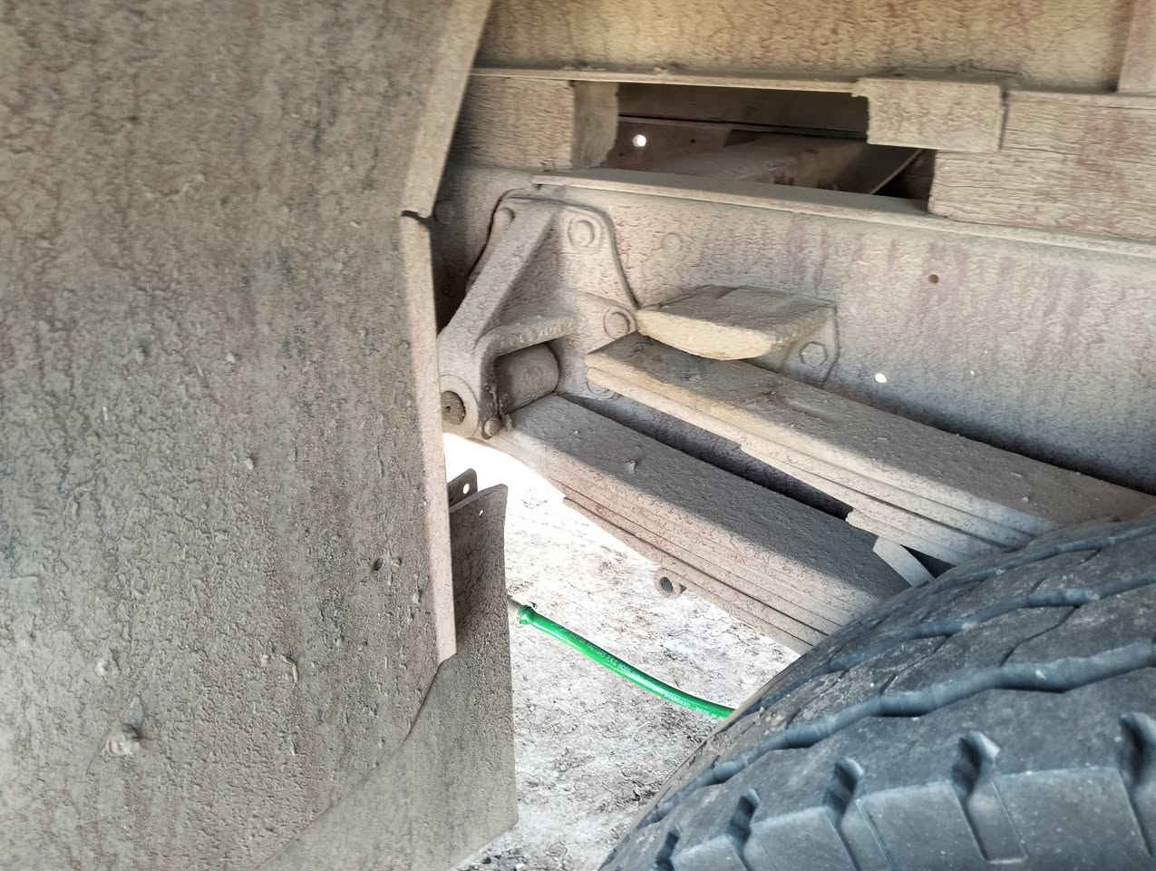 السلام عليكم البي 1975
رقم نينوئ اجنبي محرك شرط اكسن شرط
كير25
محرك8
شاصي باج داخل 
شرط للتقويه للتواصل ***********
***********
موصل ناحية زمار مدفوع 175$دايده200$
