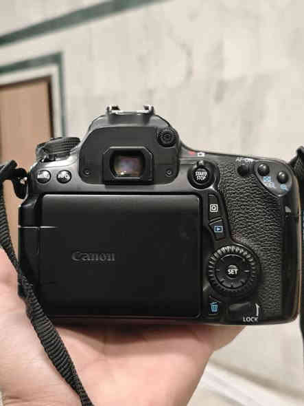 كامره للبيع كانون 70D ملحقاته
 بدي 
شاحنه 
بطاريات عدد 2
زوم رياضي 70/300
حزام كتف 
عده تنضيف 
جنطه وياه
كامره نضافه فول 
مكاني بابل 
السعر 550 وبيه مجال ***********
