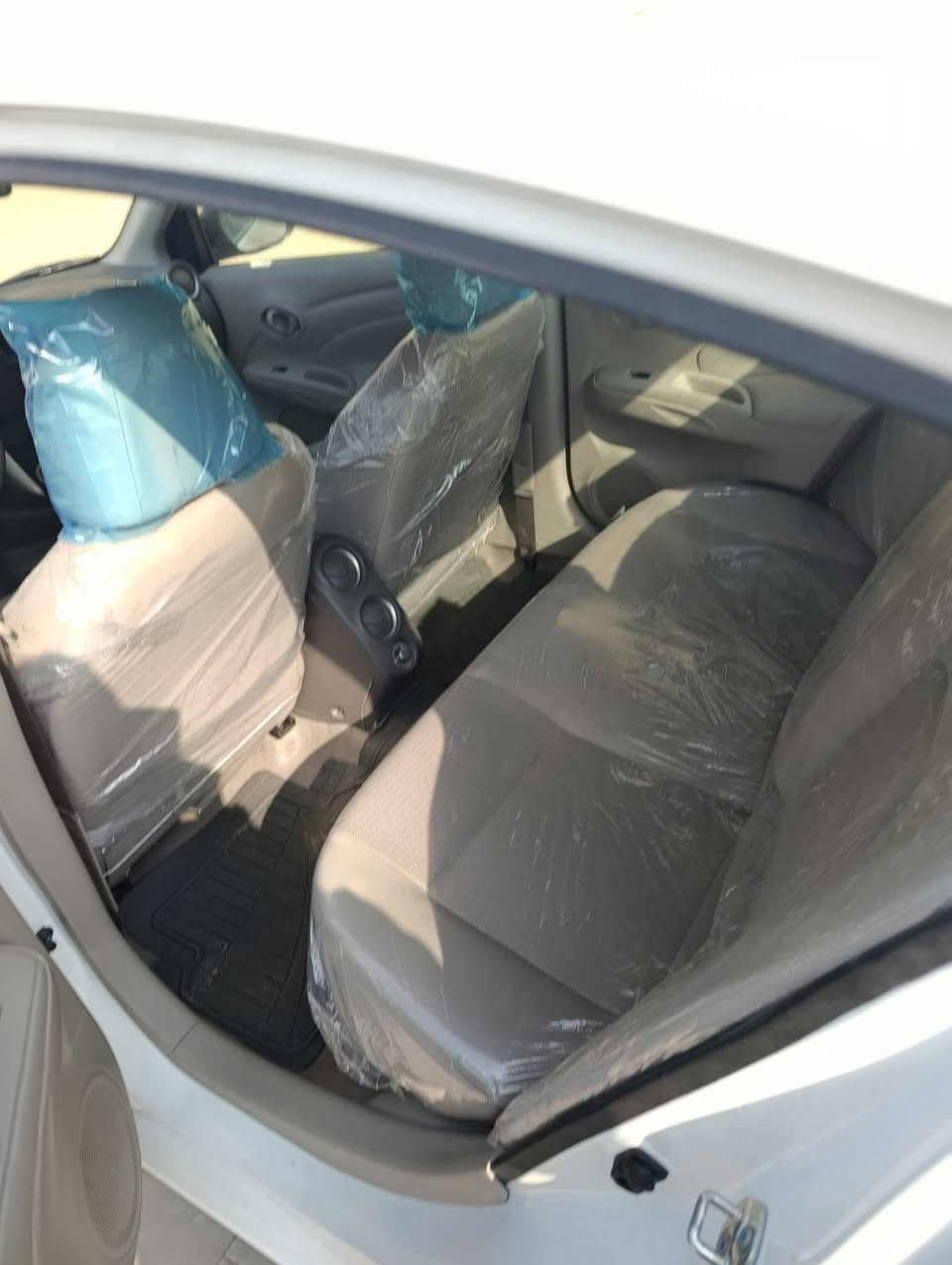 السلام عليكم نيسان صني 2025 ماشيه 2000 تحكم صوبين تبريد قطعتين ***********
