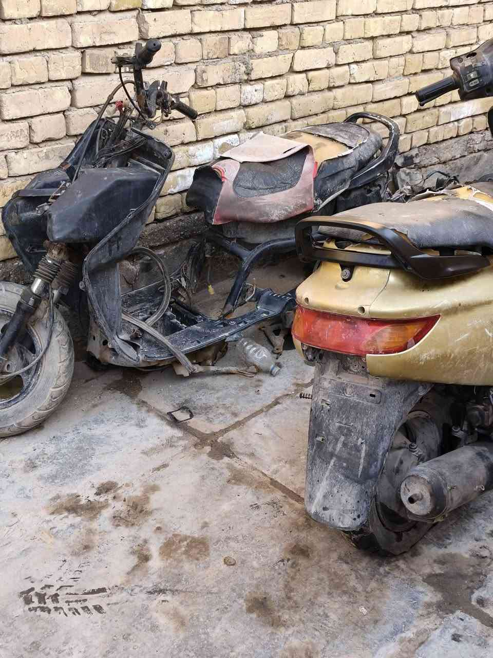 السلام عليكم دراجتين للبيع الصفره شغاله وبنجر والثانيه كايمه وغراضها موجوده للبيع ب ٢٥٠ مكاني الديوانيه الحضارة وهذا *********** رقمي ابيعهن ثنيناتهن ما ابيع بس وحده ثنينهن ب ٢٥٠
