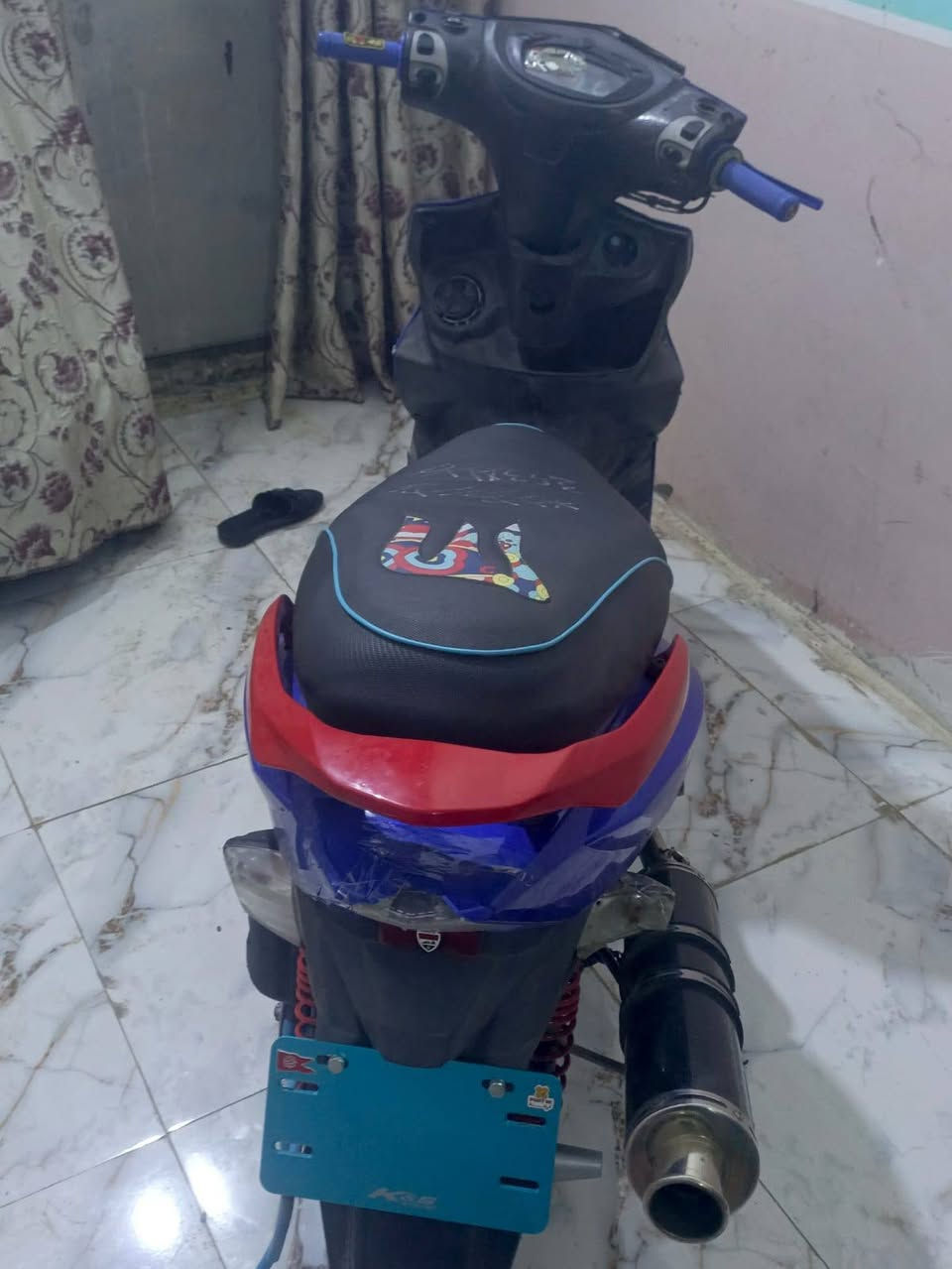 سلام عليكم شباب هاي دراجه جيتي Rلدراجه نضيفه شلعه ومعدل دراجه حلوه ومال شارع الدراجه مكينه ما مفتوحه بوشه بلاديه بسعر900وبيهه مجال العنوان بغداد العماري مقابل مطعم الحجي الرقم ***********واتساب فقط
