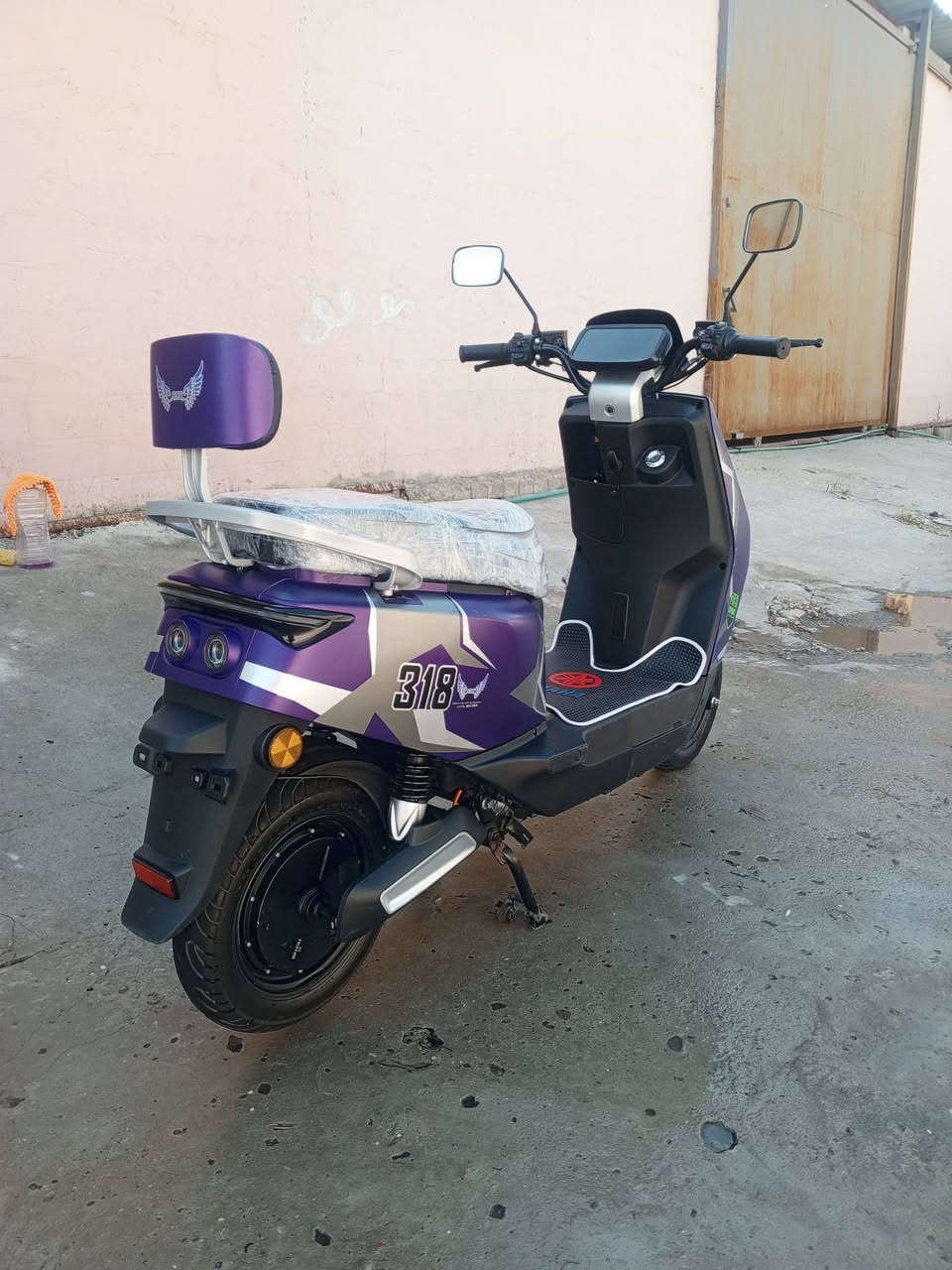 سلام عليكم
ماطور 318 للبيع
مواصفات
6 باتريات شرط
انطيك ملف عقل بطاريات شرط
شاحنه اصليه
بصمه وسويج
وايرمنيه كامل شغال وفول 
السعر 650 وبي مجال 
التواصل علا الرقم
*********** بي واتساب هم

