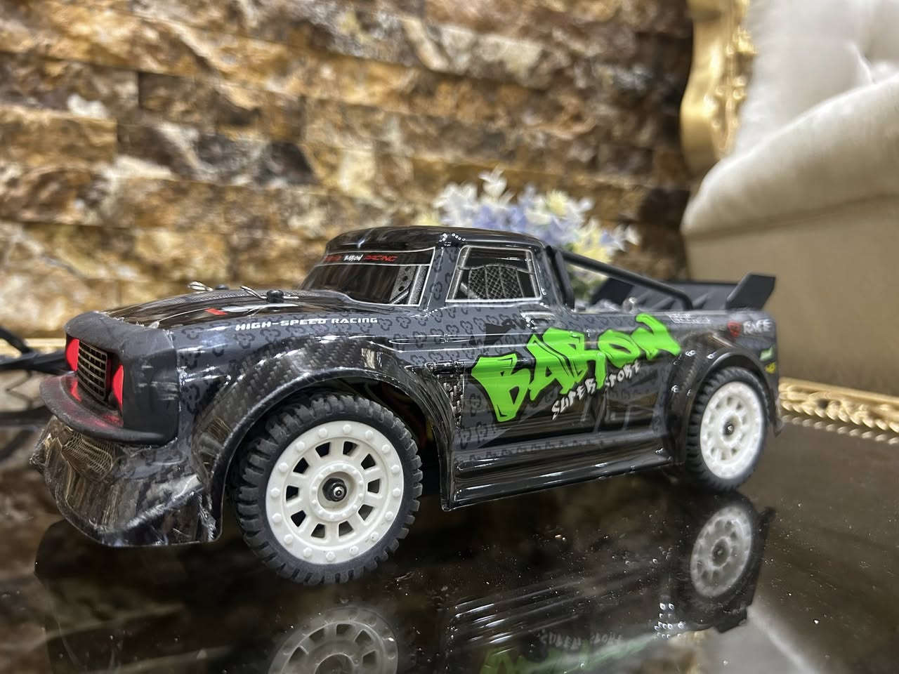 هذه سيارة تحكم عن بعد من طراز SG 1603 Baron بمقياس 1/16. 
تتميز السيارة بنظام دفع رباعي (4WD) وسرعة تصل إلى 60 كم ساعة.
تحتوي على مصابيح LED ووظائف تحكم متكاملة مثل الانعطاف والفرملة.
تعمل بتردد 2.4 جيجاهرتز 
سعر خاص


**إذا كنت صاحب هذا الإعلان وتريد حذفه لأي سبب، رجاءا أرسل رسالة إلى الدعم الفني**