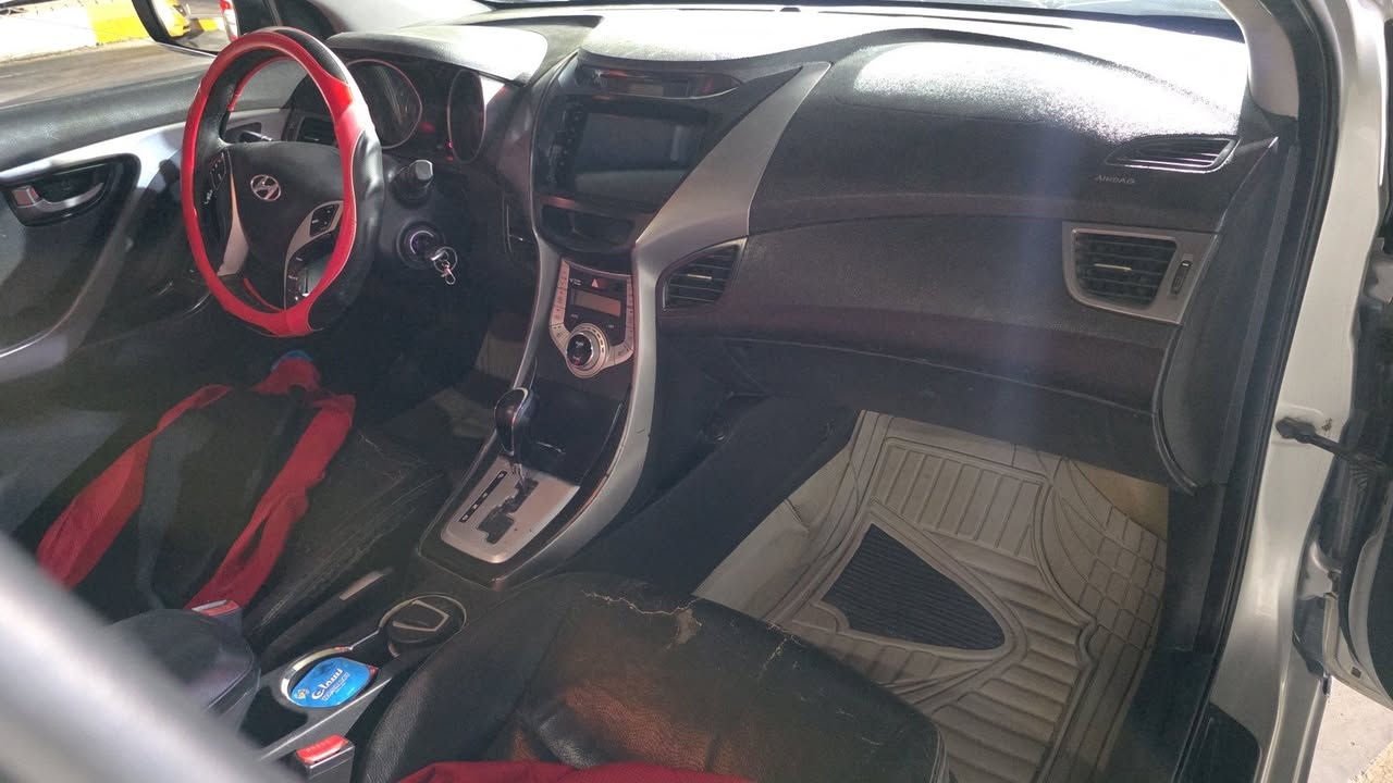 النترا وارد كوري محرك ١٦٠٠ دوش سياره مكفوله من الضربه وتبدل جاهزه من كلشي مابيهه اي نقص محرك وكير وحداده وتبريد شرط الفحص سعر ٨٥ سنويه جديده عنوان بصرة هاتف *********** مديل ١٢
