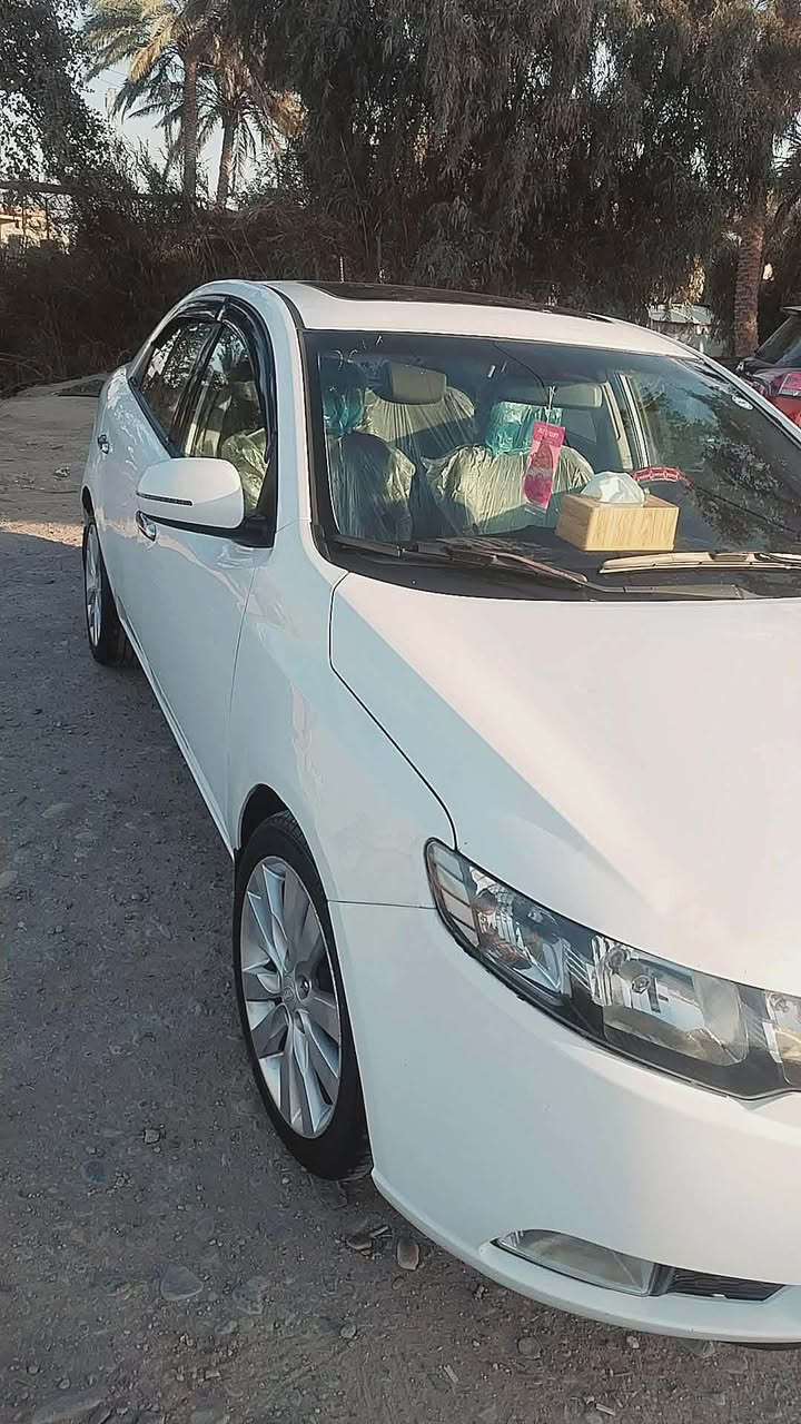 السلام عليكم كيا سيراتو 2011 خليجي سياره بيها  طخات خفيفه ومسويها بارد مكفوله من ضربه قويه او صبغ محرك كير مكفول مواصفات السياره حلوه 
فتحه
مري شفط 
5 ويل كب 
Abs
شاشه 
شفتاح ستيرن 
كير 6 نمر 
مكان السياره ديالى بعقوبه للاتصال 
‭0780 032 8678‬ بغداد, العراق
