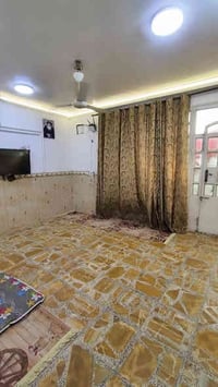 بيت م 50 طابقين يحتوي علئ غرفتين نوم + استقبال /شارع الغربي مقابيل قطا...