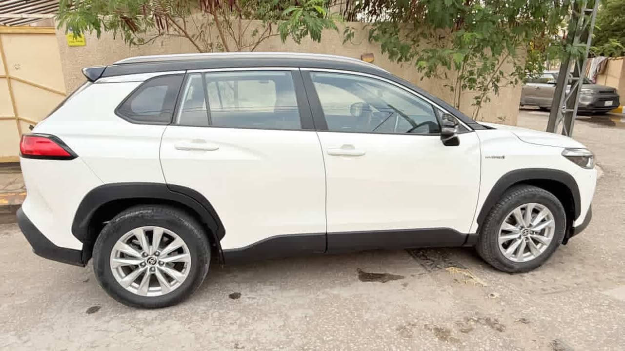 السلام عليكم

كرولا كروز خليجيه اصليه تو كلر فول مواصفات  موديل2024 شركة عبد اللطيف ماشيه52 كيلو متر وقابله للزياده..
مواصفاتها محرك ١٨٠٠ هايبرد ياباني اصلي
 بصمه تشغيل ودخول ذكي
 فتحت سقف سلايت وسقف اسود بلادي 
داخل ماروني جلد  
تبريد قطعتين
بك لايت لد ولايت لد 
شحن لاسلكي للتلفون 
مداخل شحن يو اس بي 
شاشه كبيره مع الابل كار بلي
وكامره خلفيه دواره اصليه
تحكمات ستيرن 
كروز سرعه  
مود درايف 
وايفي مود 
ومانع انزلاق
 مري شفط واشاير بالمري
 حساسات خلفيه ورادارات جوانب 
حملات قماره بلاديه
 بلوجكترات اماميه وخلفيه سبير منازل مثلثها والطفايه لبلاديه وعدها كامله وارضياتها الاصليه وكتلوكاتها كامله ..
السياره مكفول من الصبغ والتبديل والضربه ..
السعر ٢٢٥ وبيه مجال بسيط 
مكاني كربلاء
رقمي ***********بي وتساب 

وتحياتي للاداره
