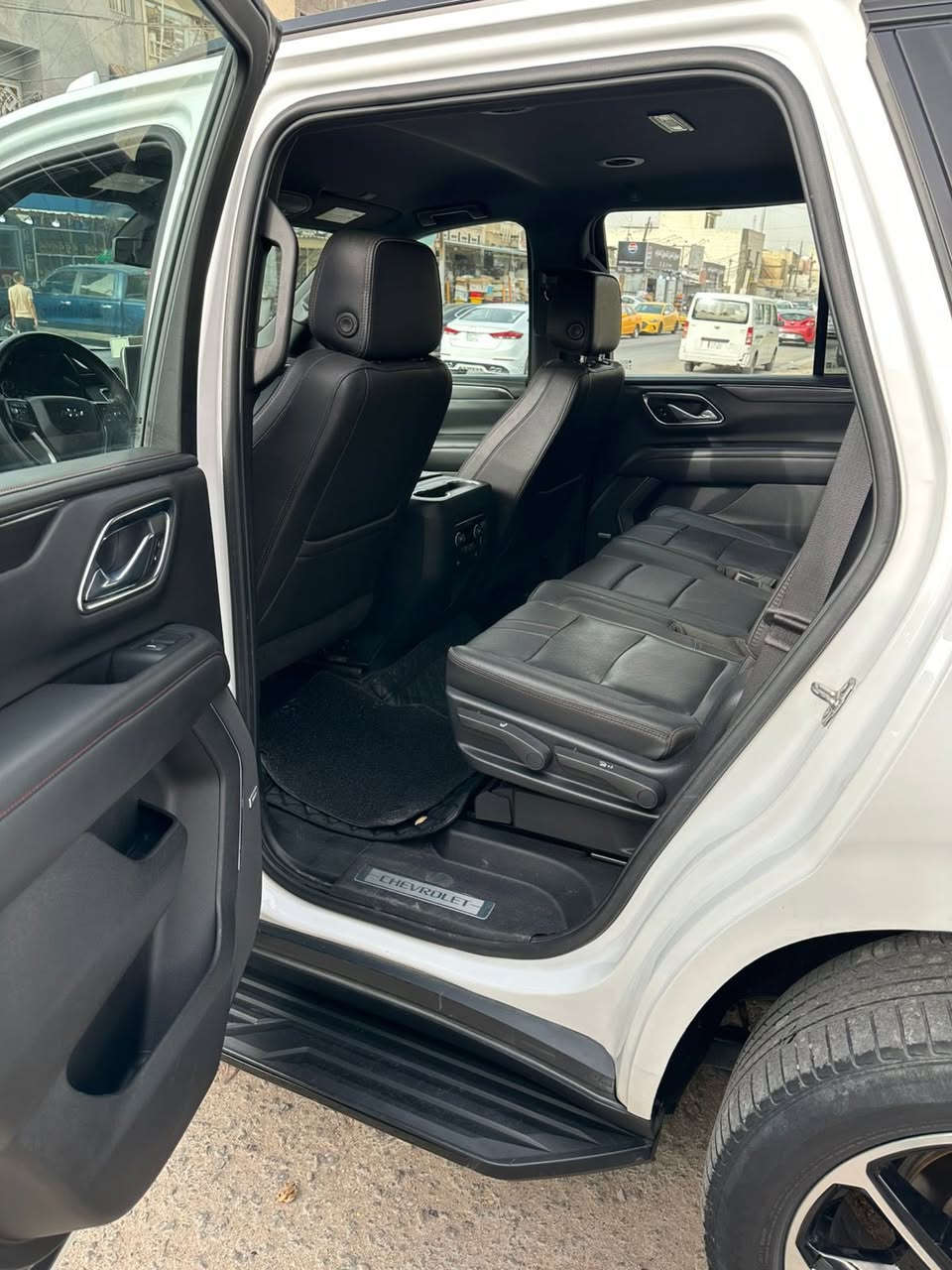 السلام عليكم
تاهو موديل ٢٠٢١ rst
متبدل باب نفس الون خلفي مثل ما موضح في الصور 
السعر 36000بيهة مجال
ماشيه 50الف
مكان بغداد حي الجامعه
سياره نضيفه وجديده مابيهة اي نقص
للتواصل ***********
