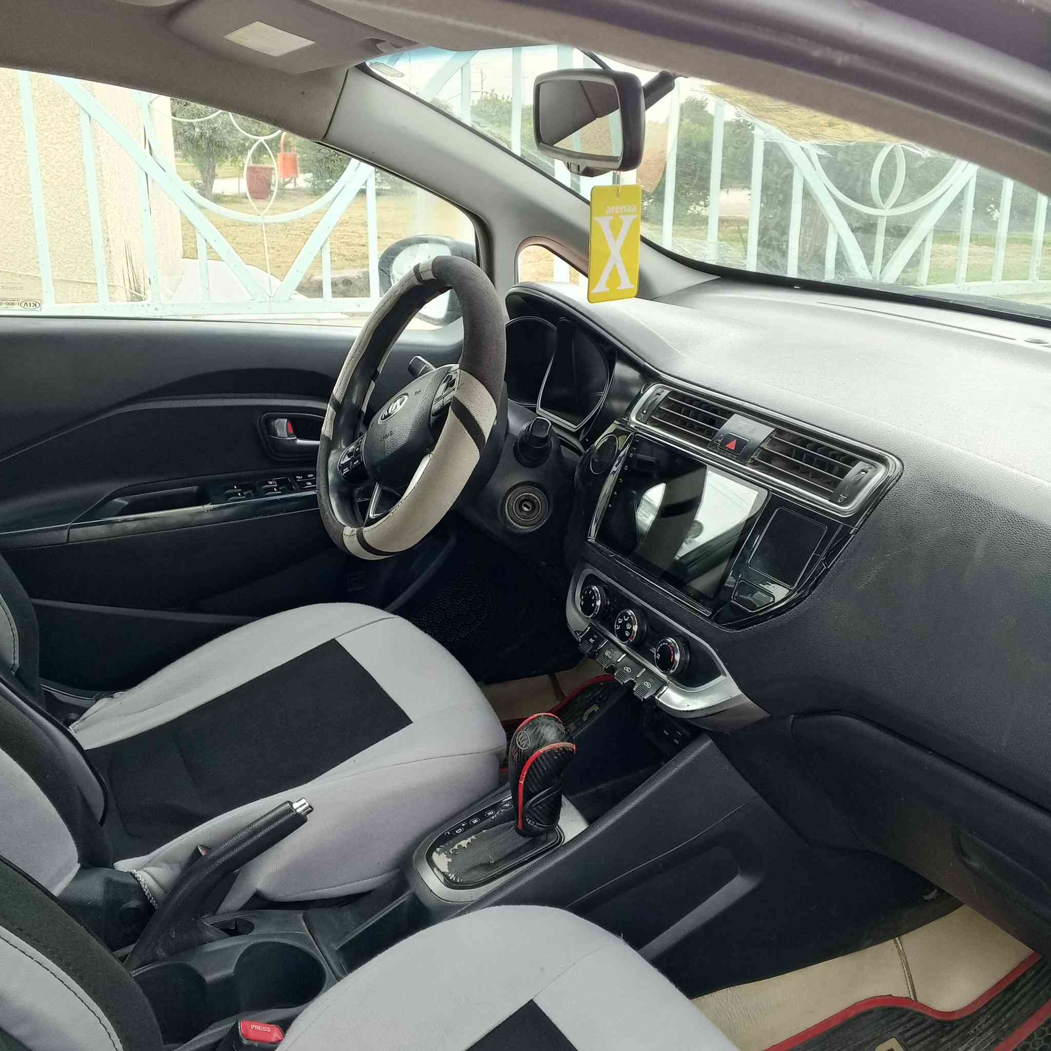 كيا ريو 17 امريكي بيه فقط جاملغ امامي ايسر صبغ بدون دواخل ،شاشه كبيره كاميرا حساس خلفي السيارة جديدة مابيها اي نقص رقم واسط تحويل  مباشرالسعر  85   ***********
