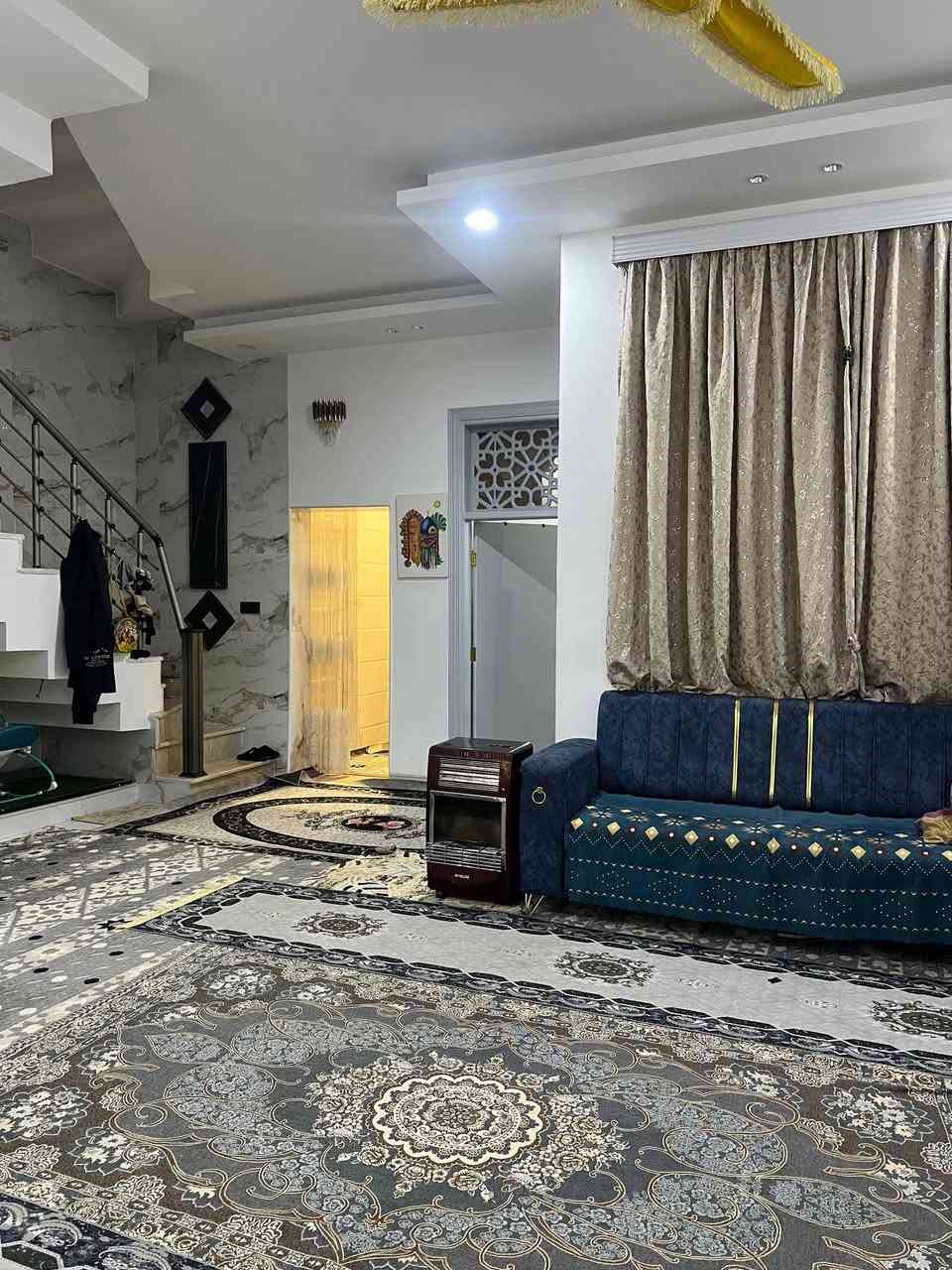 🏘 بيت للبيع مساحة 178م طابقين بناء حديث ♂️

♎ يحتوي الطابق الاول على غرفة وصالة ومطبخ حار وبارد واستقبال مع السويت وصحيات عدد 2 ومناور عدد 2 🌳
ويحتوي الطابق الثاني على سويت عدد 2 وغرفة وصحيات 🛏

📝 مساحة 160م بالسند واقع حال 178م 🧾

🪯 بناء حديث طابوق واساس وسقف صب كونكريت مسلح 👉 🔰

📋 طابو صرف📈

🌍 موقع مميز : مشخاب حي الشهيد الصدر قرب مطعم ابو تراب مقابل نزلة مخبز الزهراء ثاني بيت عن شارع القادسية 🌅🏞♂️

🔴 لمعرفة السعر اكتب كلمة (تم) وسيتم الرد في الخاص 

ملاحظة // البيت يباع مع الاثاث 🛋

☎️ للتفاصيل اكثر :
 *********** مكتب خطوات الفهد📲
أو زيارة المكتب الواقع بالشارع الرابط بين مول الف هلا والمتنزه مجاور شركة زين للاتصالات 🔰

#مكتب_خطوات_الفهد_للعقار

