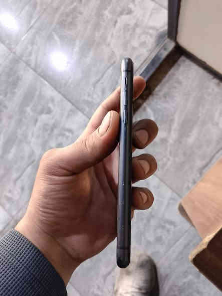 سلام عليكم ايفون 11 عادي جهاز نظيف ومرتب ذاكره 128 بطاريه 76 بلاد شاشه وفيس ايدي شغال مستعجل على بيعته شراي اتصل 
***********
