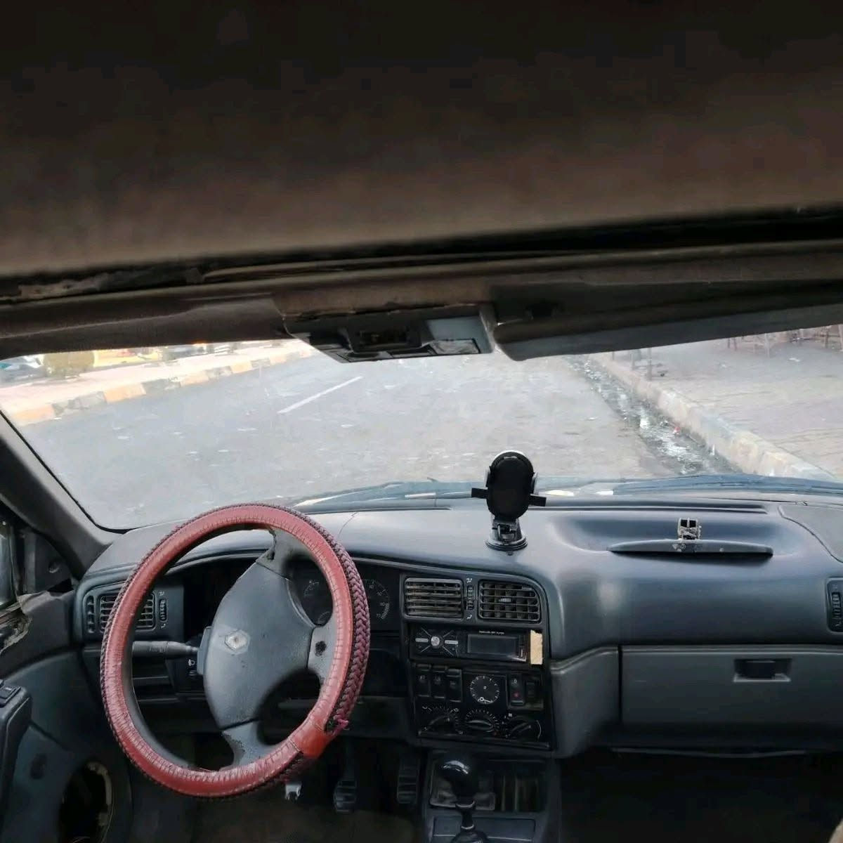 رينو للبيع محرك كير شرط  شقاله مايعوزها شي صحب وكاله موجود يحول وكله مطلقه اما صحبها شرعي ما ندلو  شرط ما عليها قرامات السياره مكفوله  سعر 950 وبيها مجال قليل شراي تصل عل خط لا ترسني ***********
