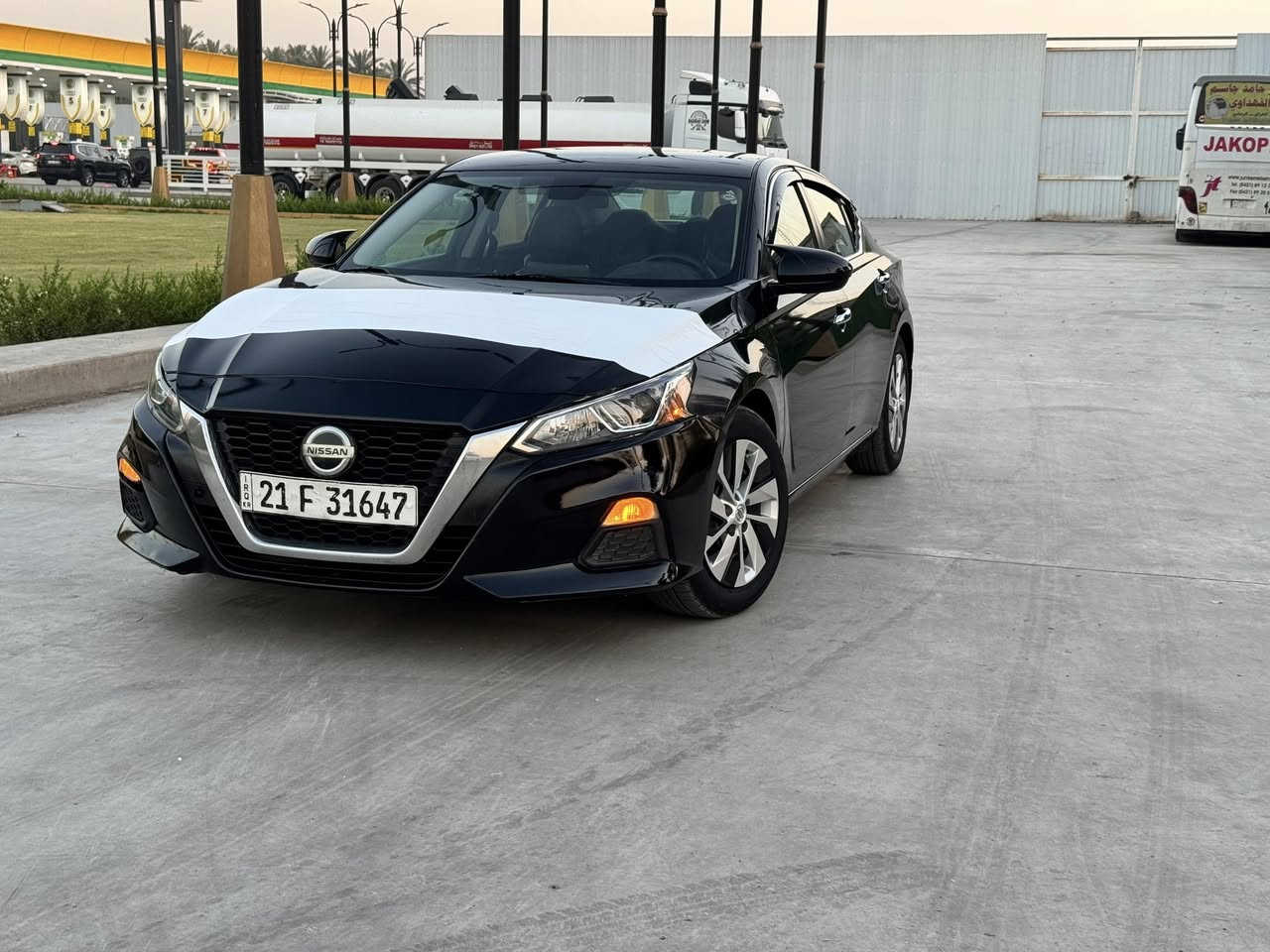 🚗 للبيع نيسان ألتيما. 2020  S   🚗
وارد أمريكي / رقم سليمانيه   بأسمي شرط التحويل  رقم الدولي الجديد هزه وفحص  كله جديد
محرك مكفول 🔧 / كير مكفول
مدوشم كشنات وأرضي درجه أولى
تخم تايرات جديد مبدل
باتري جديد
صدر ع الوكاله كامل 
 حادث السياره  صبغ بنيد جاملغ فقط فقط بدون دواخل  والباقي كفاله عامه شرط   بدون تبديل ع وضع الشركه  موضح بل 
      (باقي السيارة وكالة)
مواصفات السيارة S بس مواصفات خاصه تجي داخل ابيض شاشه جبيره كشن كهرباء. 
محرك 2.5 لتر / 4 سلندر اقتصادي وقوي تنفس طبيعي 
شاشة لمس وسطية 8 إنج مع بلوتوث و USB وكار بلي  
سستم كامل سبورت رياضي 
كاميرا رجوع خلفية 
كشن جلد + كهرباء
نظام سبورت
لايت زنون +لد نهاري 
ستيرن رياضي D + كاربون فايبر 
بصمه تشغل وبصمه ابواب
مثبت سرعه  
رادار امامي وخلفي وجانبي 
توقف ذاتي وخروج ع المسار 
نظام أمان حديث (ABS / Airbags)
تصميم أنيق ورياضي بلون الاسود القطران      
سيارة كاملة مكملة تجي تفحص وتشوف بعينك كعدتها حلوه وسيارة ما تصرف عليها كلشي سعر 130 وبيه مجال جدا بسيط   
مكان السياره
 بغداد الاعظميه    
***********
