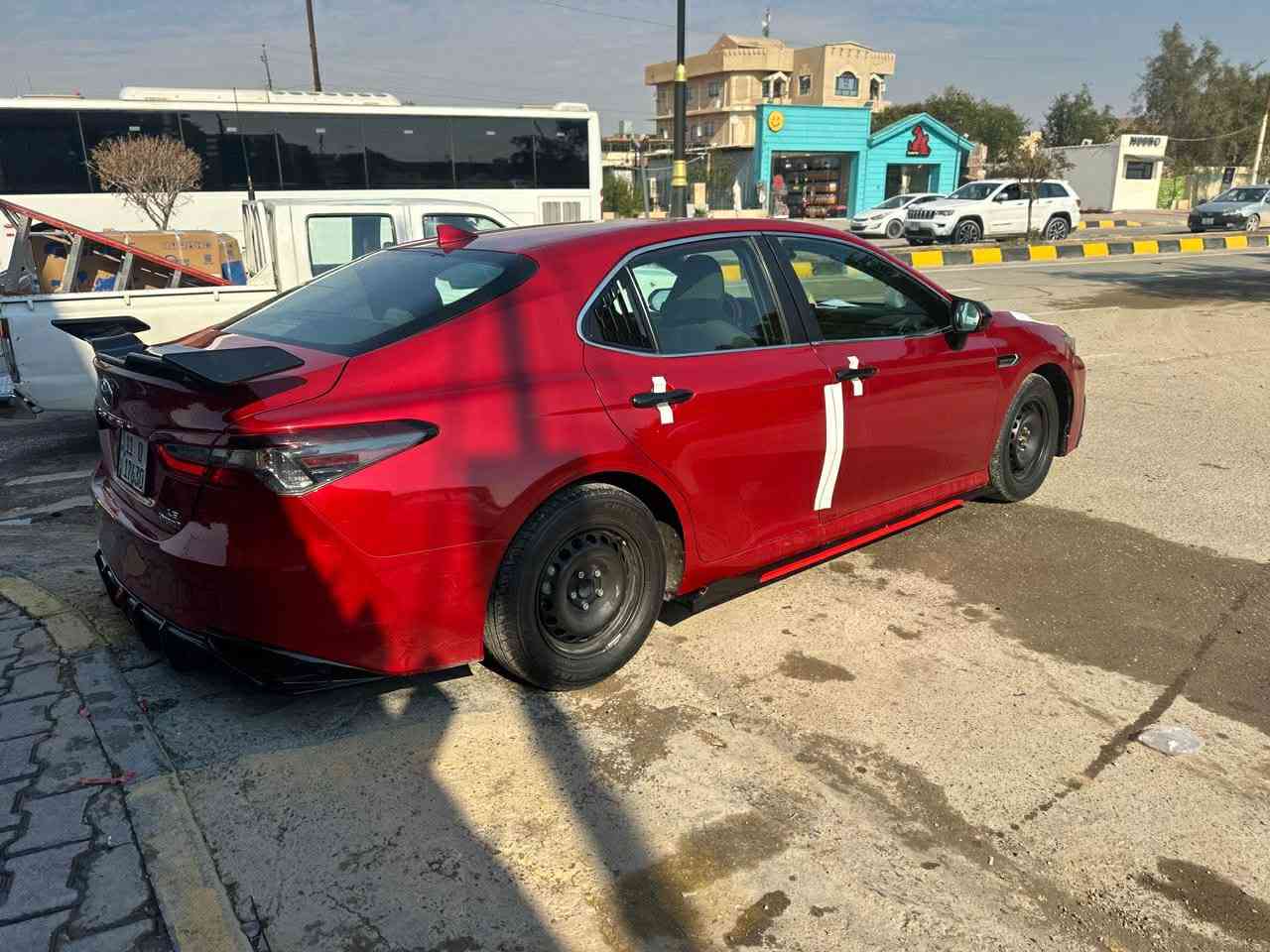 السلام عليكم كامري وارد أمريكي موديل 2023 محرك 2500 هايبرد فئة Le حادثها موجود بالصور بنيد وجاملغ بدون دواخل ماشية ٤٣ الف  مايل مكانها الاعظميه رقمي *********** السعر 182
