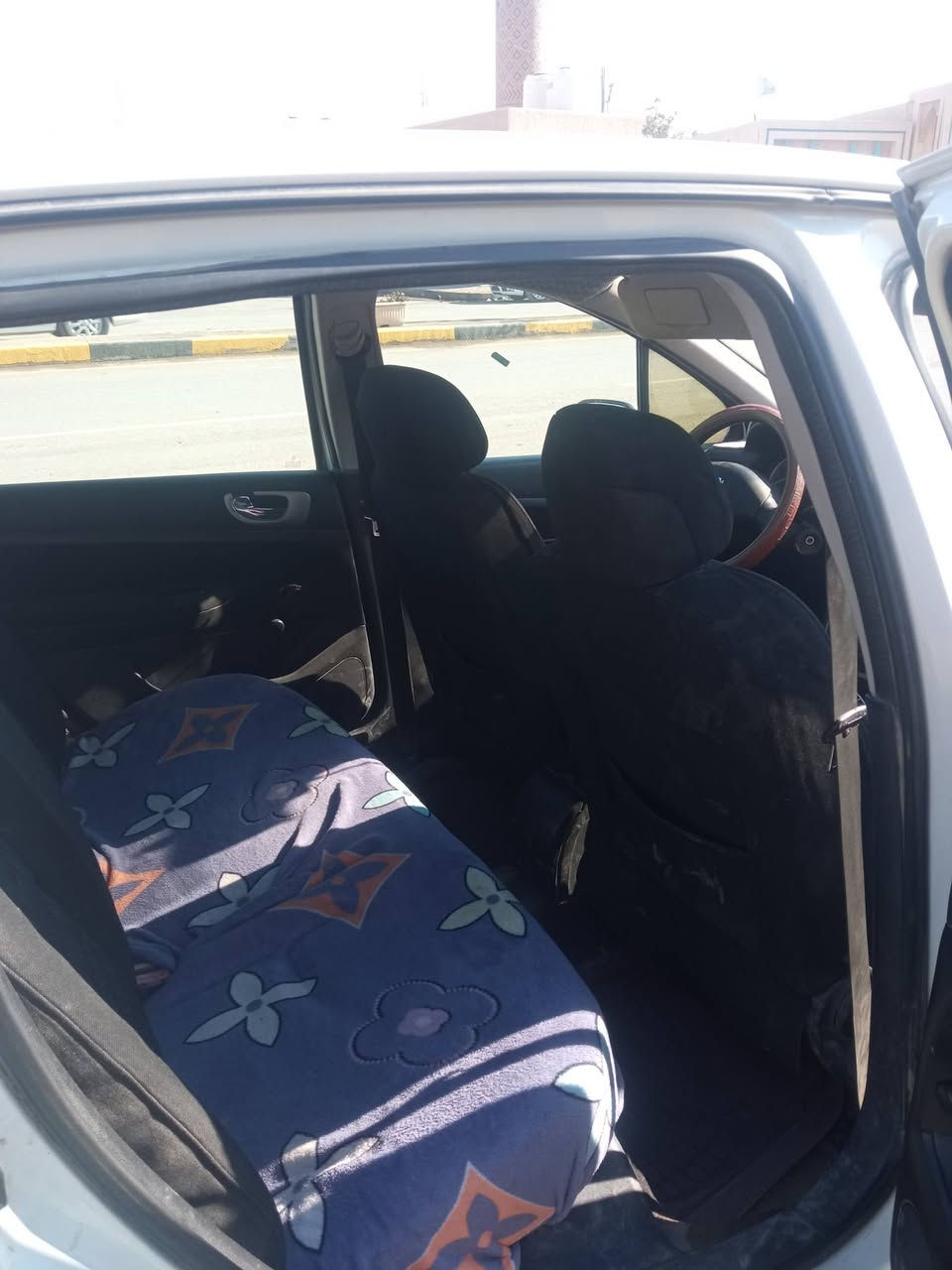 السلام عليكم موديل 2005/رقم بابل مشروع وطني باسمي تبريد شغال محرك وكير نظافه 90%مكفول
كهرباءيات مال الشركه سيارة كامله الظرر البوب الخلفي بيهن طخات مصلحات السعر المطلوب 48وبيه مجال قليل  للتواصل الاتصال ***********
