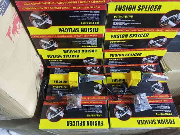 كاويه بوري معه ملحقاتها السعر 5250  ألف توصيل مجاني لجميع المحافظات إلى باب المحل عدد  تعبئه الكارتون 14قطعه رقم الواتساب ***********
