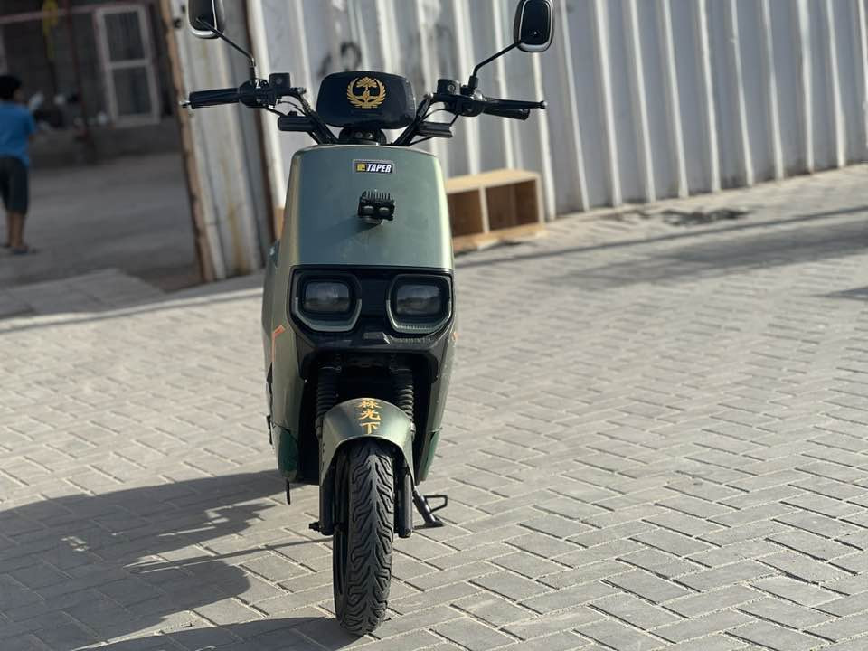 السلام عليكم دراجه شحن نوعيه راقيه كلشي شغال وشلعته تخبل  تبديل  نمر4 سرعتها 109 كيلو متر تمشي + بطاريات 🔋 ويلي أرقى شركة بالسوق وسريعه5بطاريات32 كهربائيات كله شغاله اشاير اليمنى ويسرا شغالات + زنون عالي ناصي      للتفاصيل راسلني خاص *********** متواجد فقط WhatsApp واتساب لحد يراسل بالتعليق تعالو واتساب
