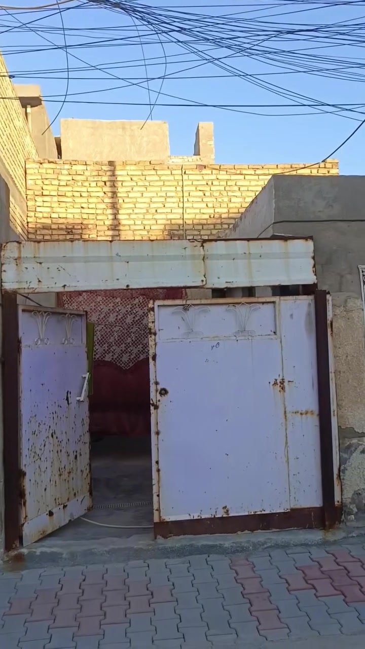 السلام عليكم
⚠️يعلن مكتب عراق السلام للعقار 
      عن توفر 
🏠 منزل للبيع ساحة 100م طابق ونصف
      قريب ع شارع ابو سمير ال 23
      مدخلين استقبل +حولي +وصحيات وغرف نوم
      الطابق الثاني غرفة نوم + صحيات
للاستفسار الاتصال على الارقام :
رياض التميمي
***********
لؤي التميمي 
***********
قصي التميمي 
***********
أو زورنا في مكتبنا مكتب (عراق السلام) للعقار 
العنوان : شارع جامع النور
اهلا وسهلا بيكم
