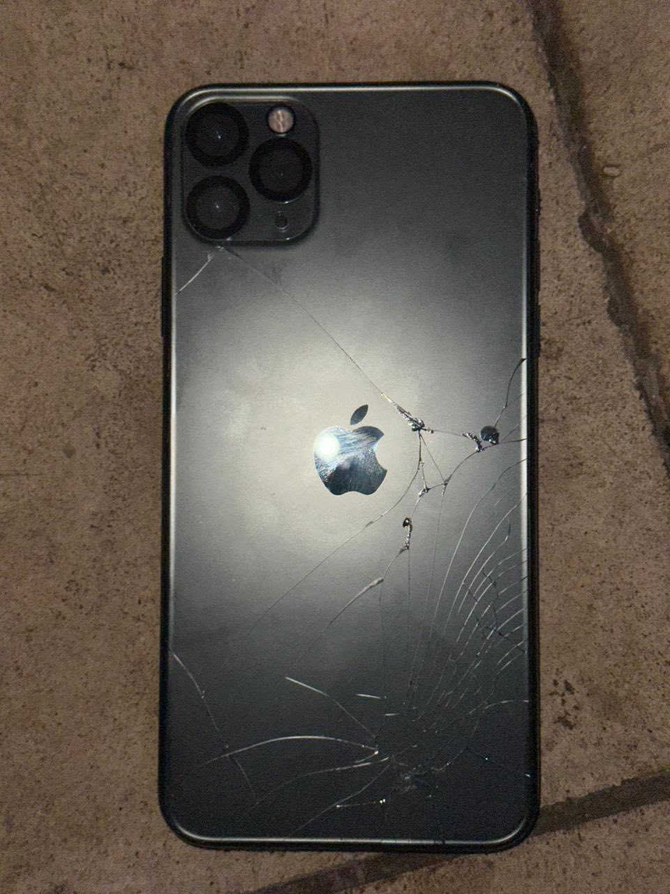 سلام عليكم آيفون 11برو ماكس مبدل شاشه وفيس إيدي واكف  بطاريه ٨٣بلادي مكاني بغداد الزعفرانية ***********
 مثل ماموضوح بصور 230 او مراوس
