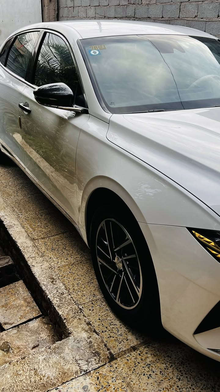 السلام عليكم
رمضان كريم عليكم

للبيع   

هيونداي ازيرا موديل ٢٠٢٣ وارد كوري غاز بلاد 

مكينه ٦ سلندر V

المواصفات السيارة فول الفول كفاله عامه من الشخط  سونار مكينه كرير خير من الله السيارة جديدة بمعنة الكلام  

عداد ديجيتال متصل شاشه

رادرات اماميه خلفيه جانبيه مع حساسات

٣٦٠ درجة 

مع مانع تصادم جانبي عند الاجتاز ترجعك للمسار  

نقطه عمياء 

تحديد مسار كروس سياقة ذاتيه 

ترحيب مع كشافات 

مري شفط

اوتو هولد 

سايد بريك بصمه 

تبريد شاشه

كشن السايق كهرباء مع تدفئة و تبريد

كشن العكسي تدفئة

ستيرن تدفئة هيتر

تبريد مناخي 4 وضعيات

تبريد خلفي

صندوق ذكي 

تشغيل عن بعد

3 بصمات مع التشغيل

لايت زنون عالي ناصي متحرك 

السعر 220 وبيها مجال 

مشروع وطني تحول ثاني يوم
للاستفسار

***********
