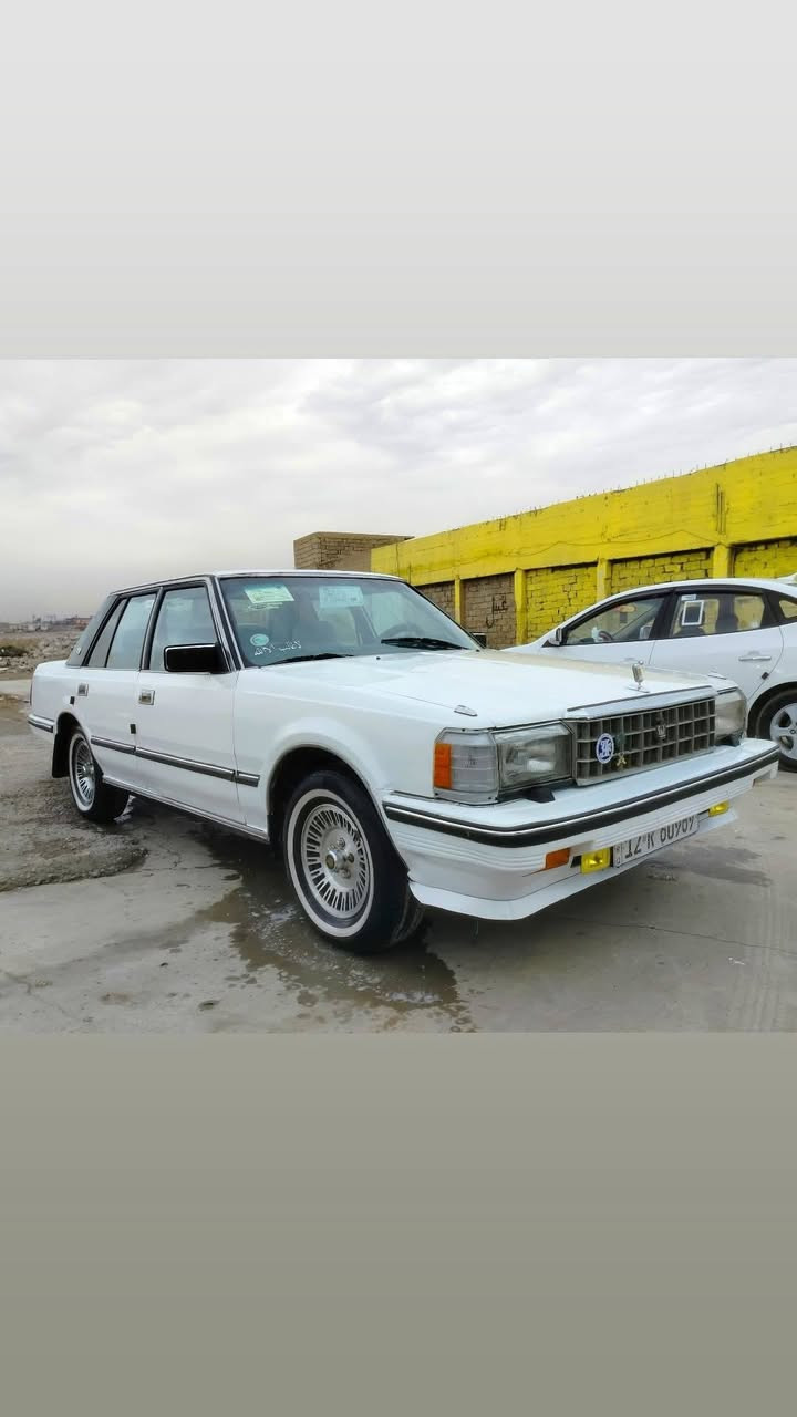 السلام عليكم سوبر موديل 1984 اللون ابيض صبغ بها متانات السعر 45 وبيها مجال المكان  المكان موصل الجانب الايمن سياره جير ومحرك بطه اثنين ونص اتصل على الرقم ***********اوعله ***********
