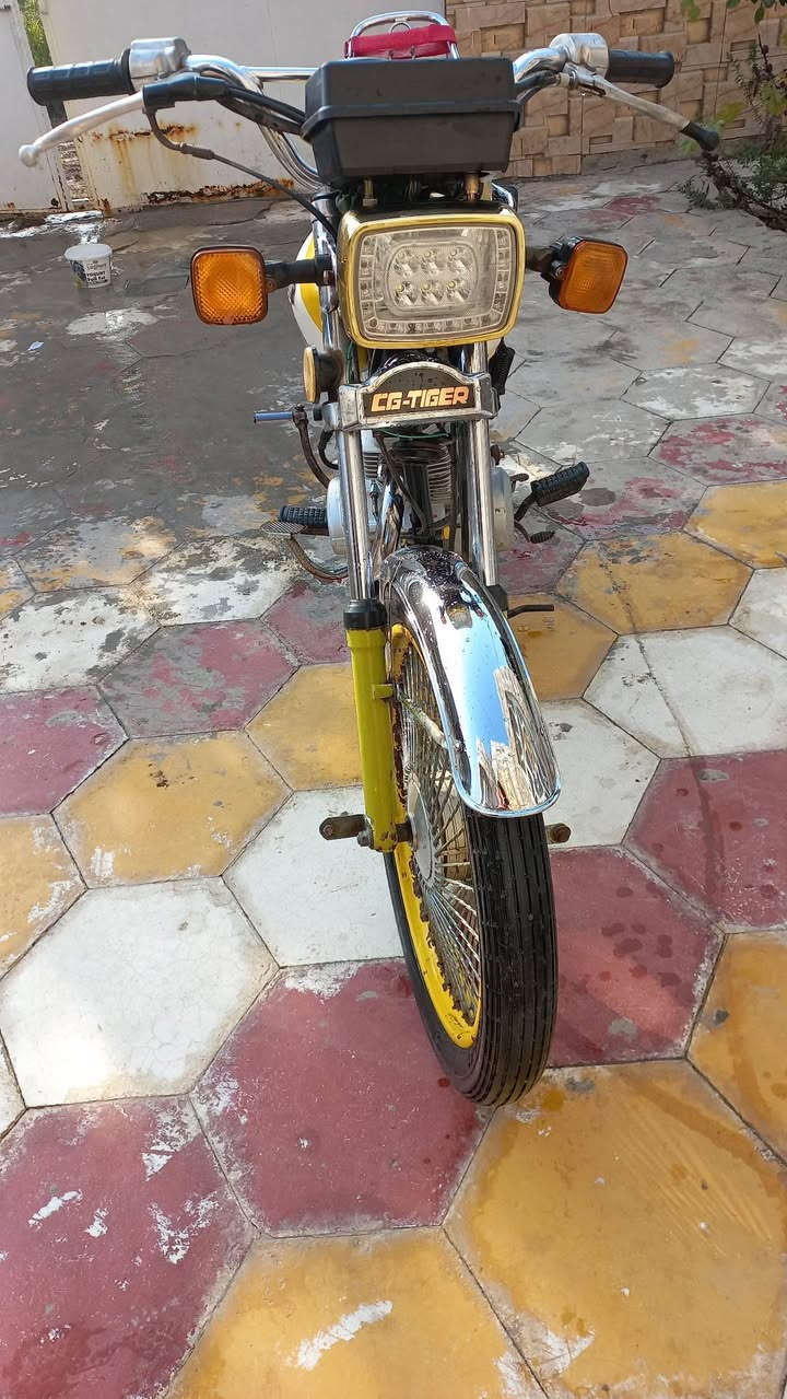 سلام عليكم دراجه تايكر البيع مكفله بل نشر دراجه تايكر موديل 20 مكفله بس هيه كلك 250قفل ***********
