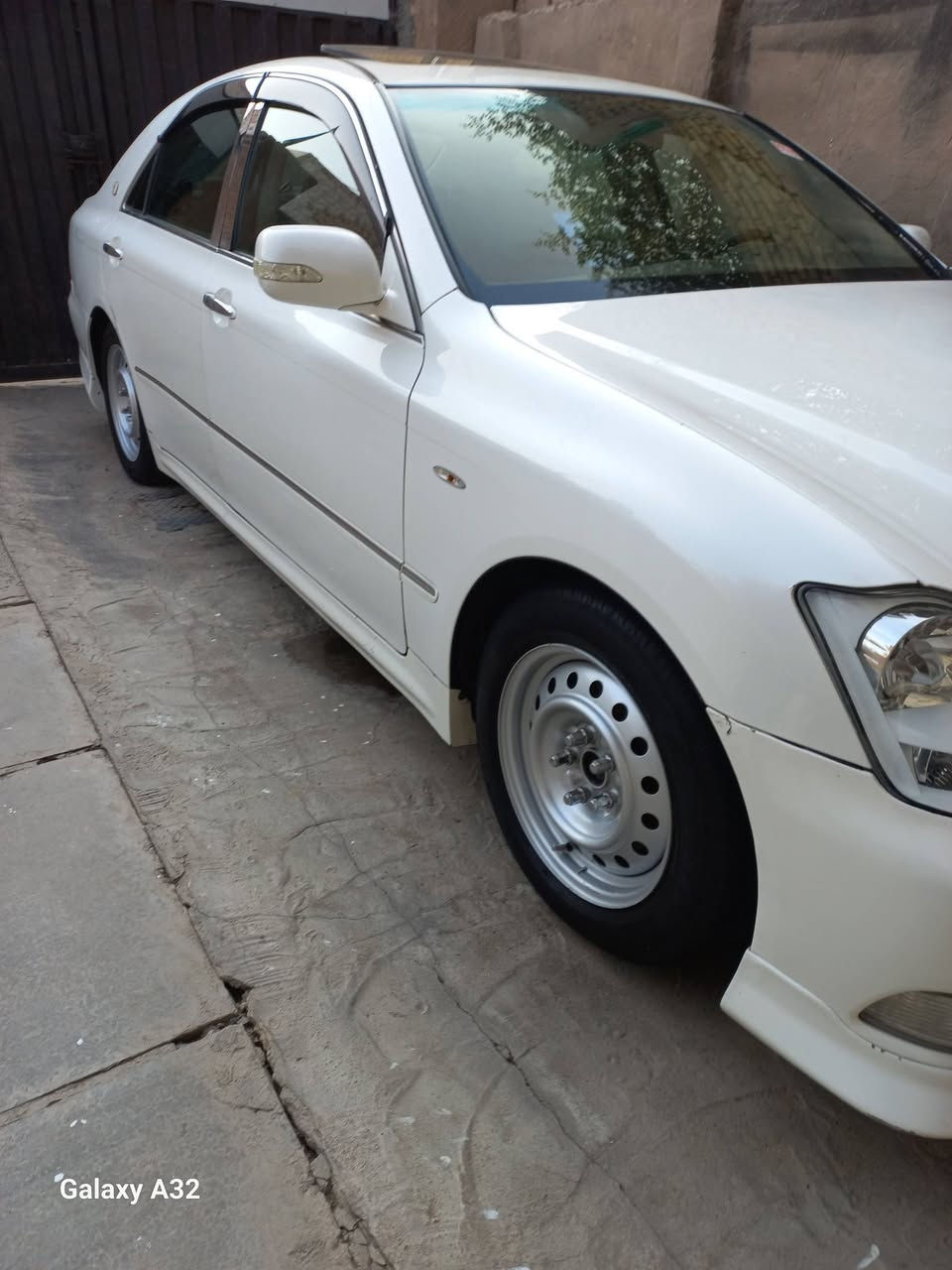 السلام عليكم من رخصت الادمن المحترم للبيع او المراوس
سيارة شاهينة شاصي ٨٢ موديل ٢٠٠٤ باسمنا اصولية ٣دكم فتحة كفالةعامةماعدا جاملغ امامي اثر ضربة السيارة مكينة وكير جدد  وحدادية وتخم تاير  خير من الله تبريد ثلج السيارة كلش حلوة احلى من الصور السعر١٤٧وبيها مجال قليل  العنوان نجف كوفة حرية رقم الهاتف *********** او ***********
