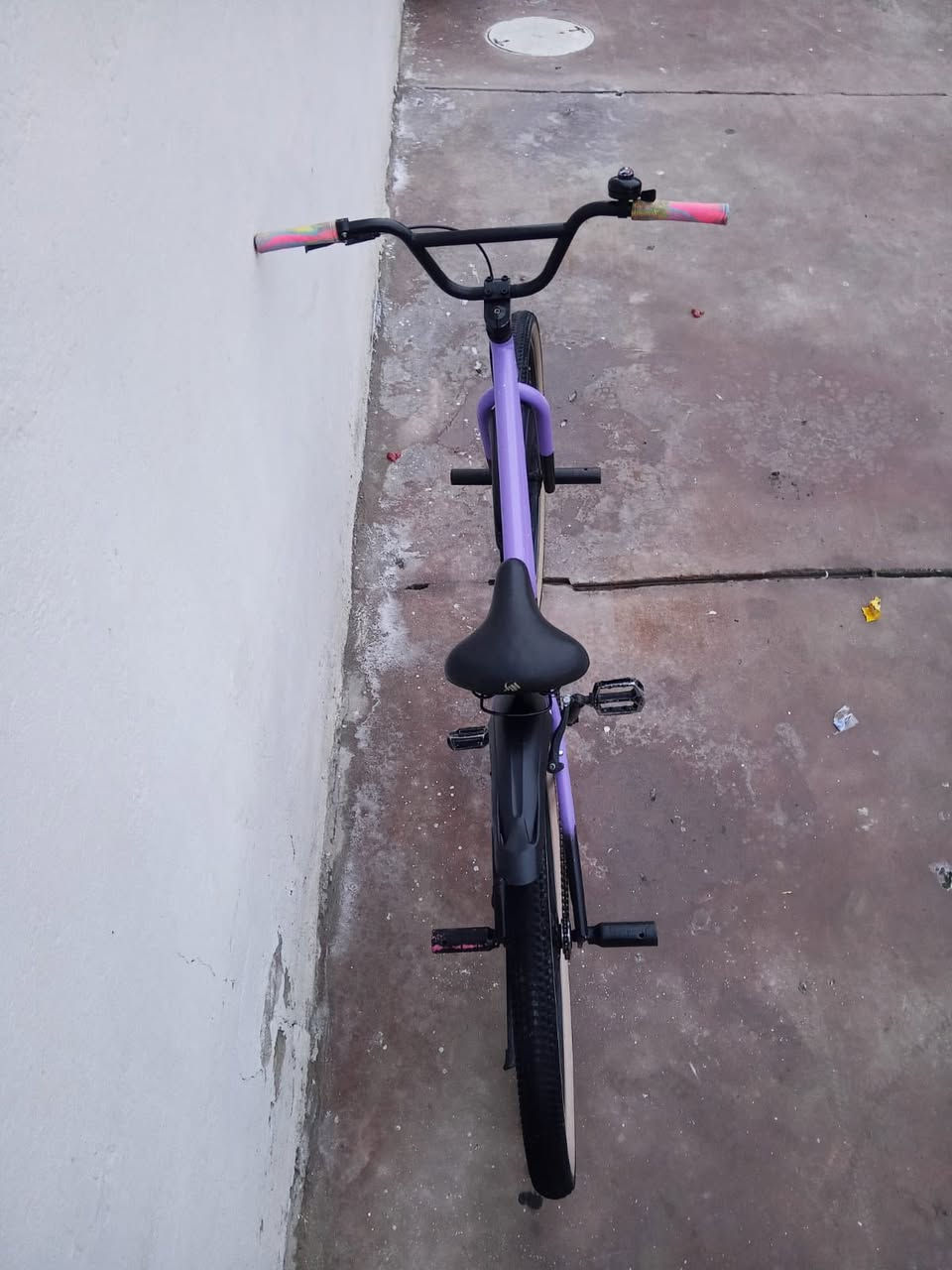 سلام عليكم بايسكل bmx حجم كبير نوع Thrusterامريكي اصلي مختم المنيوم لونه بنفسجي  ماركه مشهوره سعره ٢٠٠ وبي مجال بسيط للشراي لاتفوت بس تعامل اخوتي موقعي بغداد زعفرانيه ***********
