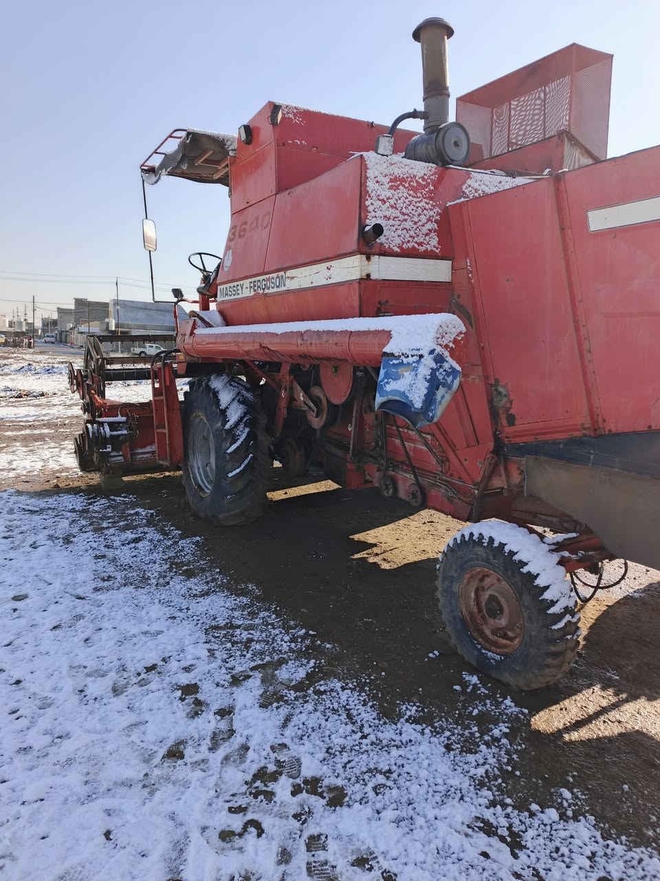 دەراسە فەرگەسۆن مودیل ١٩٩٠
کتابی شریکەی هەیە  گێر و مەکینەی بە شەرتە
محمل کامل ئیش دەکات مەزبووتە تایەکانی نیوەن باشن سعری 45 وەرەقە و مجال  شوێن دەورووبەری هەولێر ژ.م (***********)
