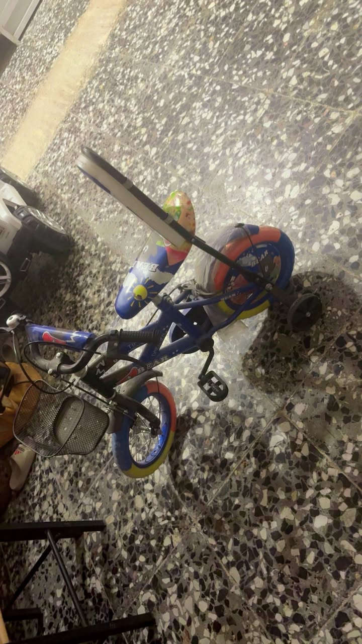 للبيع مجموعه بايسكلات قيمهن واخذهن بما. يرضي الله  ثنين جديدات  

واحد مستعمل
مكان بغداد. لايوجد توصيل. 
الي موشراي لايتعامل


**إذا كنت صاحب هذا الإعلان وتريد حذفه لأي سبب، رجاءا أرسل رسالة إلى الدعم الفني**