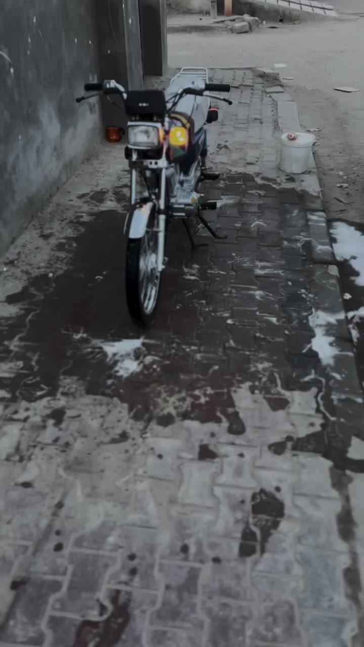 سلام عليكم دراجه للبيع تعمير جديد غراض كله سيد خلدون مكينه خمسه ثاني تبديله دهن دراجه جديده ونضيفه وراق سكنر واي ستفسار خاص مفتوح وتدللون


**إذا كنت صاحب هذا الإعلان وتريد حذفه لأي سبب، رجاءا أرسل رسالة إلى الدعم الفني**