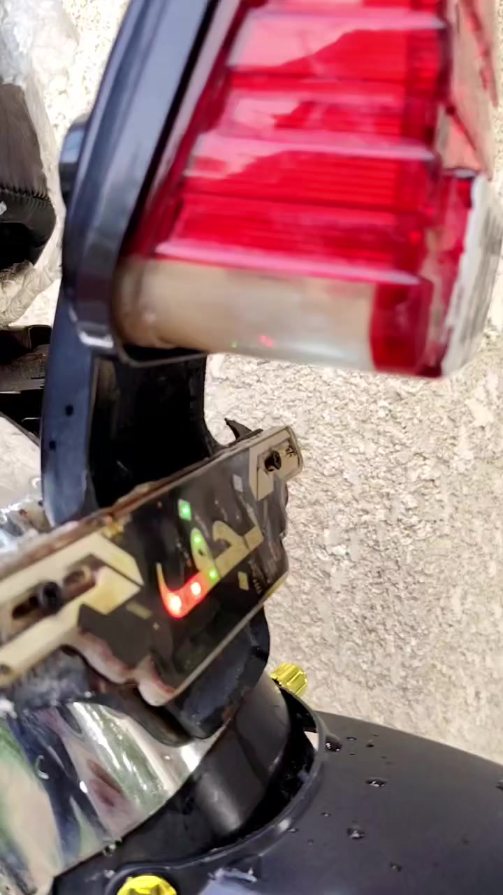 للبيع نامه شلامه اصلي مديل 23 ماطور كفاله عامه أوراق اصولي كل نقص مابيه السعر بواحد ١٥٠ وهذا رقمي ***********
