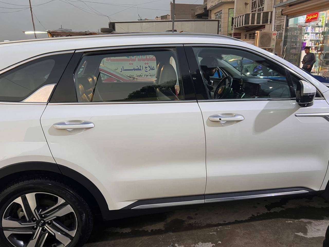 السلام عليكم سورنتو للبيع موديل 21 مرقمه بغداد مكانها بغداد  ماشيه 70كيلومتر. 6سلندر
***********
