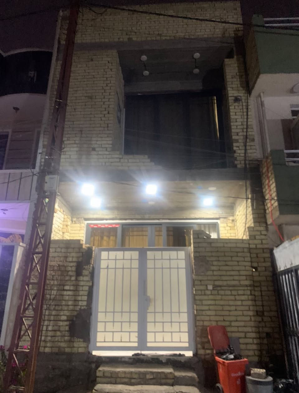 سلام عليكم خلفه متوفر الان لبخ سمنت سقل  جراره تشميع شغل درجه اولى +تقطيع وطلس +تطعيم حجر وجفقيمً وبورسلين وفوم  شغل درجه اولى شغل واجهات قطعي فقط شغل داخل بغداد فقط***********
