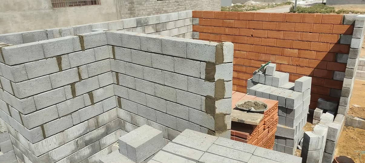 السلام عليكم اخواني اني بناء مال بلوك وحجر اللي تريد بالالف او باليوميه واهذ رقمي موجود بالموصل ***********♕♕***********
