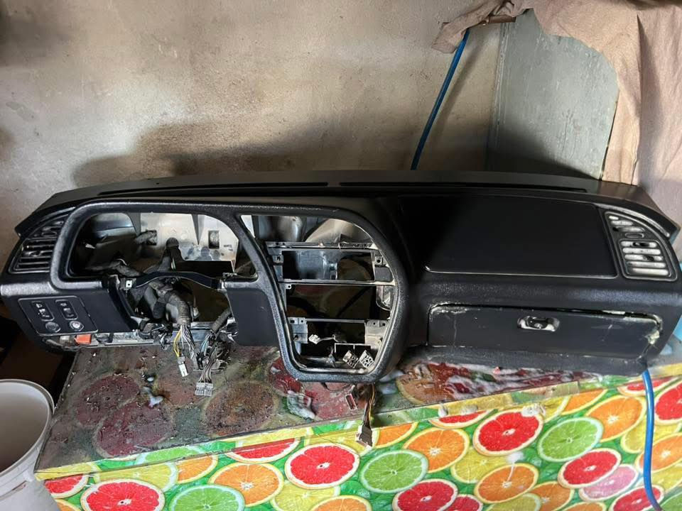 عرض لفتره محدوده دشبول بيجو 306 بدون كسر ولا فطر وقواعد سليمه مع ضفيره كامله مع فيوزات مع تكت تبريد مع ساعه كيجات  السعر 160الف 
ومجموعه فان كامله مه فان وراديتر تدفى كامله ب100الف 
فقط فان 50الف السعر مخفض 
الاتصال او واتساب الحجز ***********
مكاني بغداد ناحيه الرشيد
