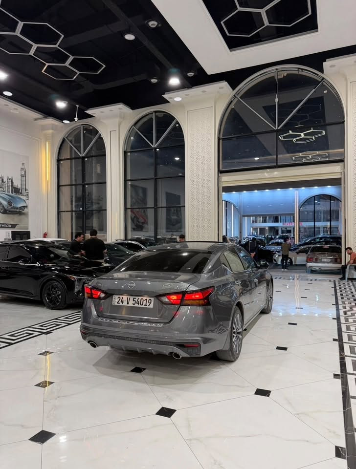 السلام عليكم 
للبيع نيسان التيما نفطي 2023 SV اسبيشل 
موصفات فول فول عدا كشن جلد و خمس كاميرات 
محرك 2500
ماشي39 الف ميل 
صبغ بولند بدون دواخل و بدون ارباك شرط 
و بيها جاملغ كلير أمريكي و شبرين بدوسه 
بيها بقصه و فطر بل شاصي كلش صغير 
سياره بدون تعديل بارد شرط 
سياره بدون شخوط و رصعات و بقصات 
سياره مرقم دهوك ترقيم جديد 
سياره تحويل وكاله غرامات شرط 
ملاحظة صوار حادث موجوده في المنشور 

السعر 157 ورقه ومجال 
اي استفسار عن سيارة خاص مفتوح 
اخوكم ديار ابو عمر 
*********** واتساب فقط للتواصل 
***********
عنوان إربيل معارض السيارات
