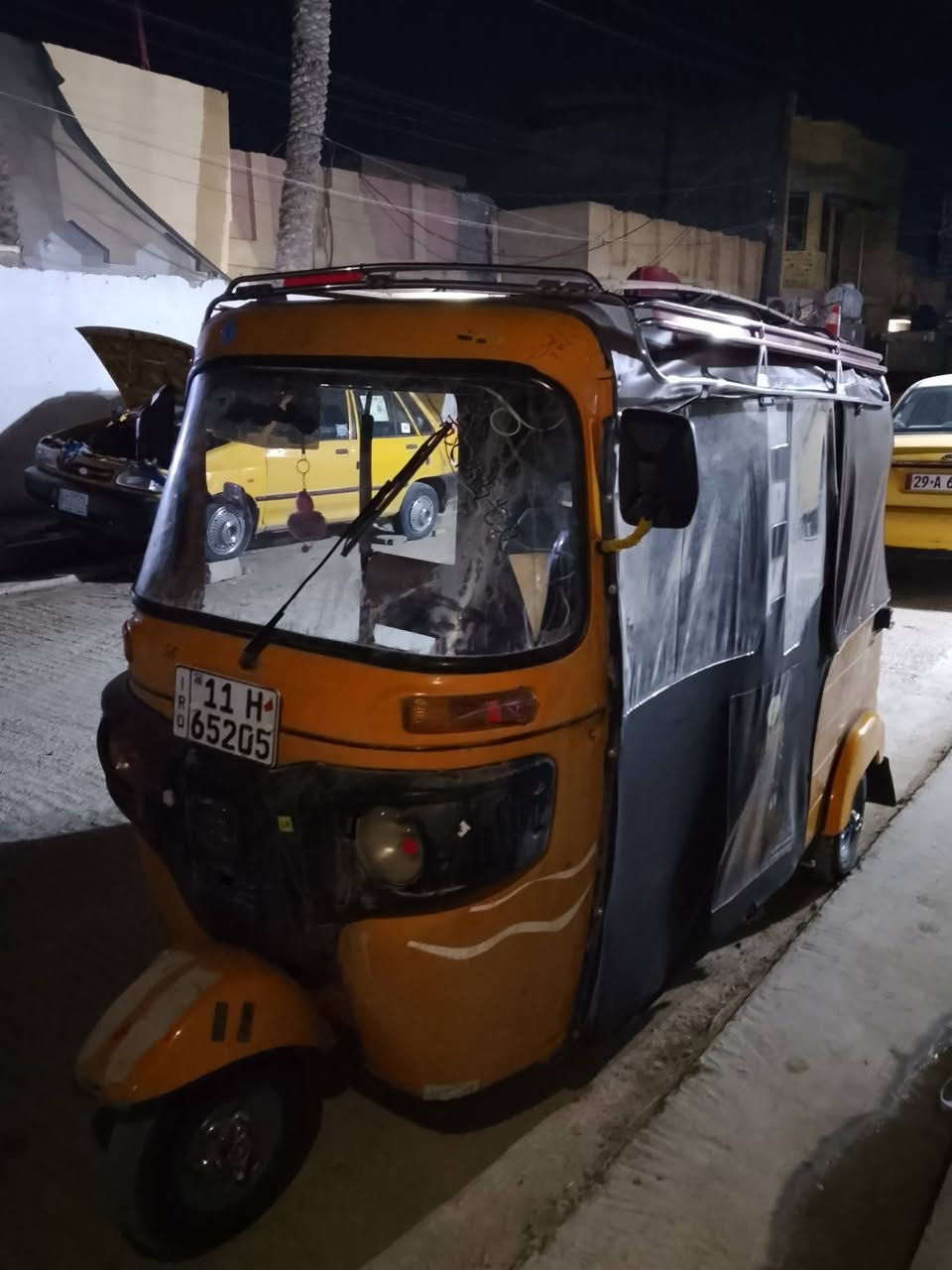 سلام عليكم تكتك موديل ٢٠رقم سنويه بسمي معمره   كشر مكينه بستم كير مكفول تخم تاير صدر جديد كهربائيات جديده  سعر ٦٨٠٠وبيها مجال الاستفسار ***********مكاني كوت.
