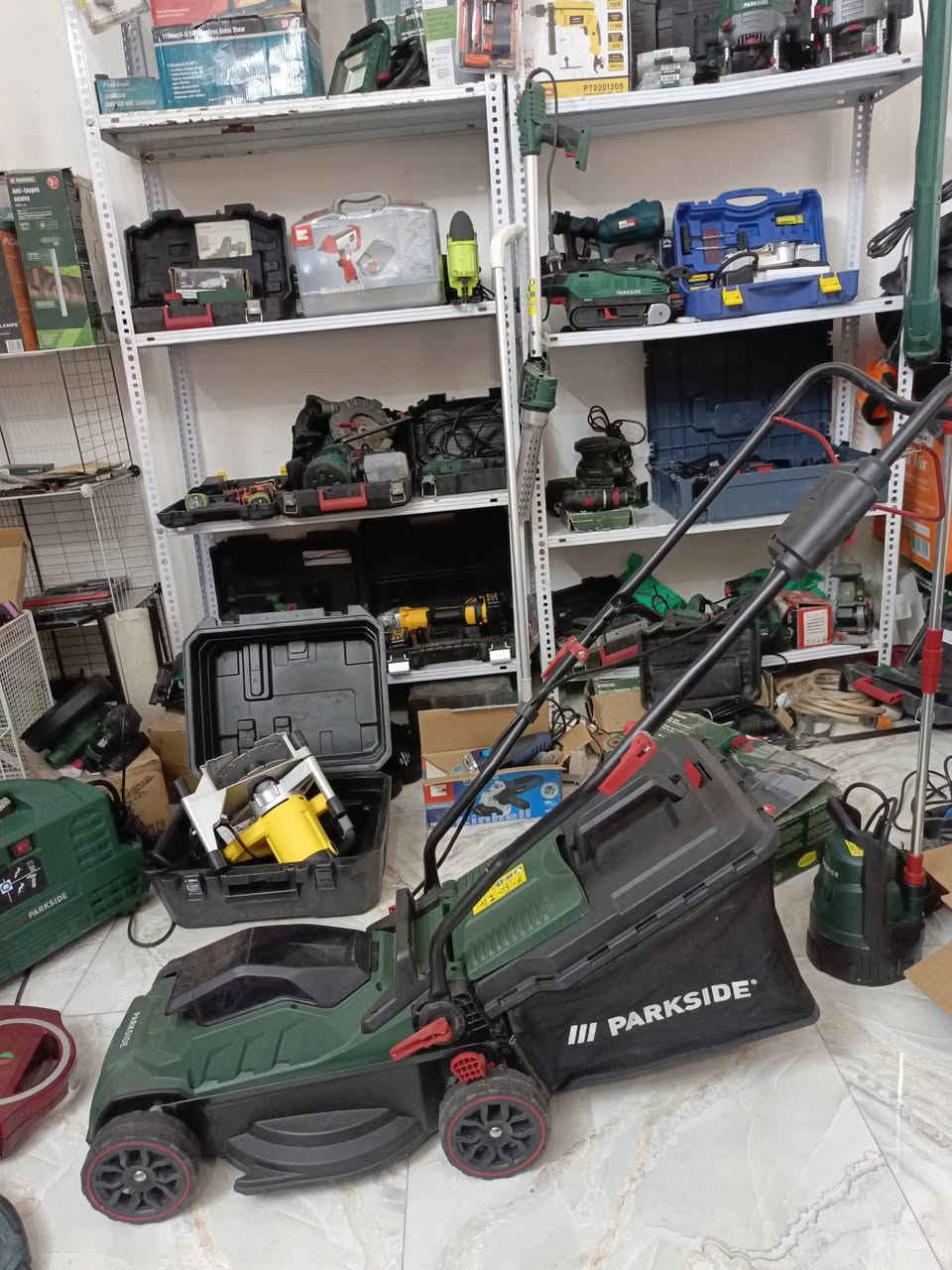 حاشوشه زراعيه بارك سايد شحن 20 فولت كامل الملحقات 

‏‪***********‬‏
